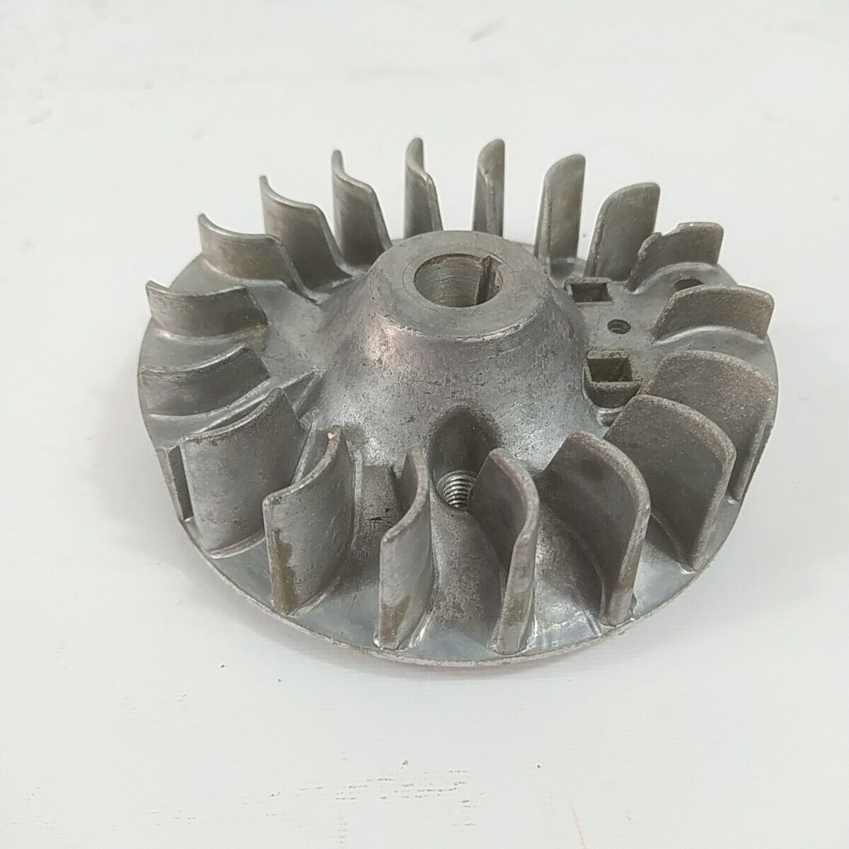 Ricambio VOLANO MAGNETICO DI AVVIAMENTO per decespugliatore TANAKA 501 ik usato