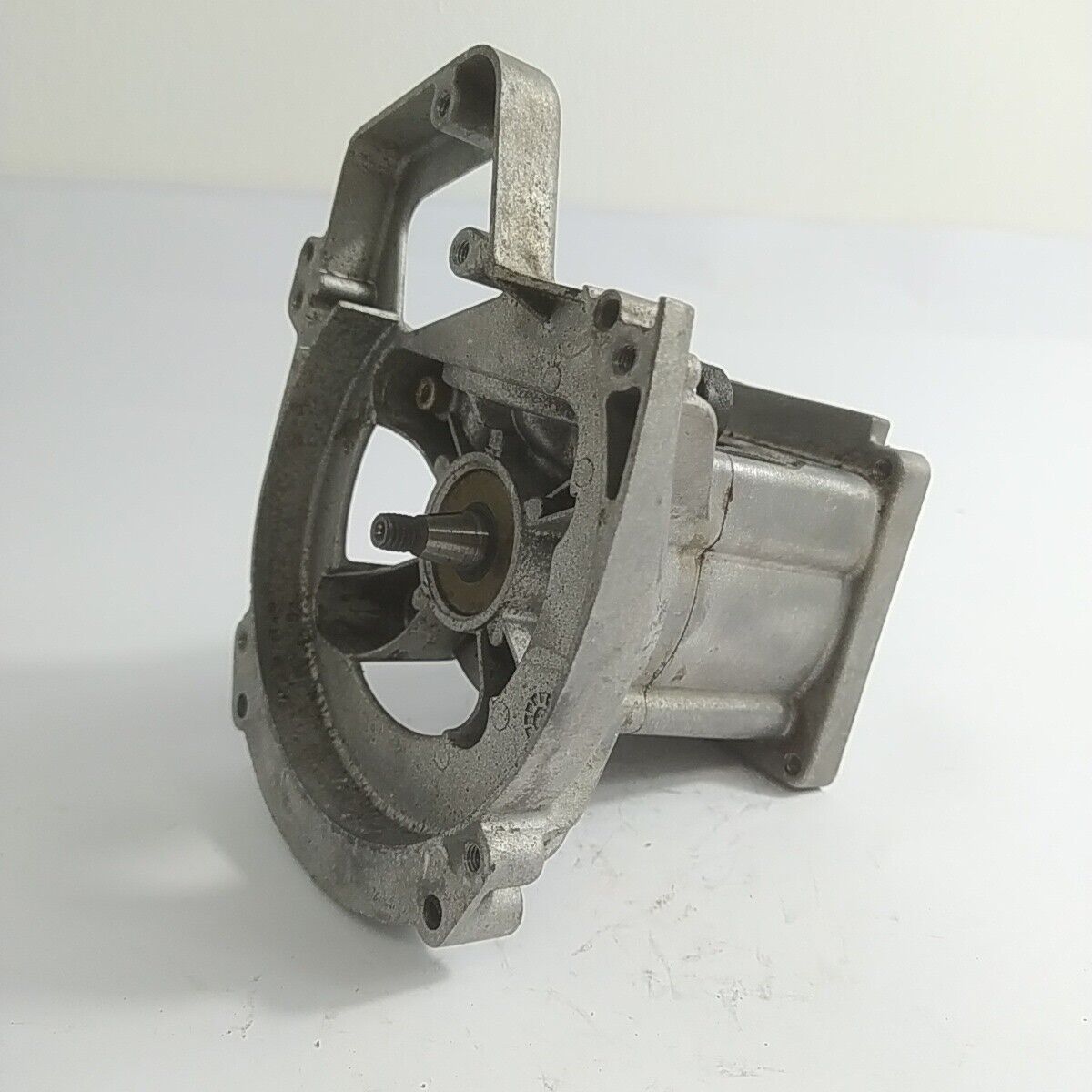 Ricambio BASAMENTO E ALBERO MOTORE Usato decespugliatore Mcculloch ELITE 3000