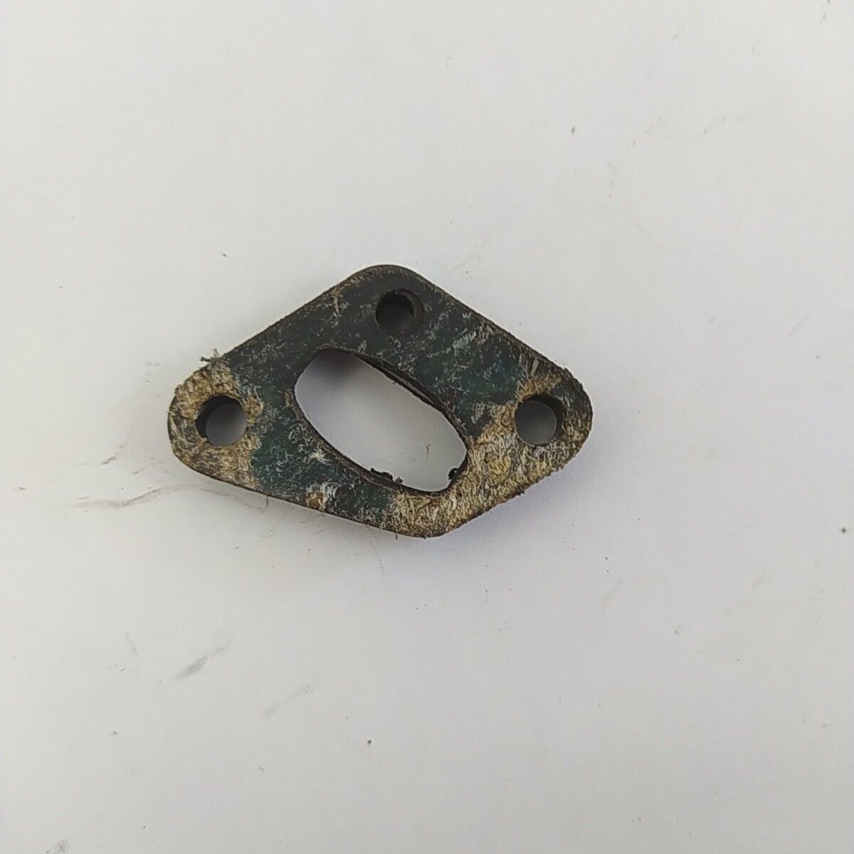 Ricambio FLANGIA RACCORDO CARBURATORE usato per decespugliatore MARUYAMA EA 320