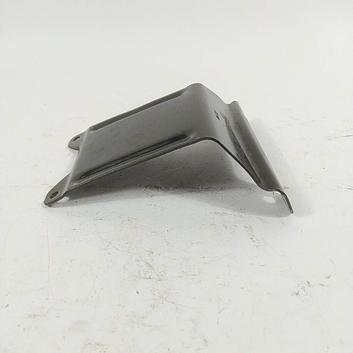 ricambio STAFFA SERBATOIO BENZINA Per motosega ALPINA PROF 70 usato cod. 4122180