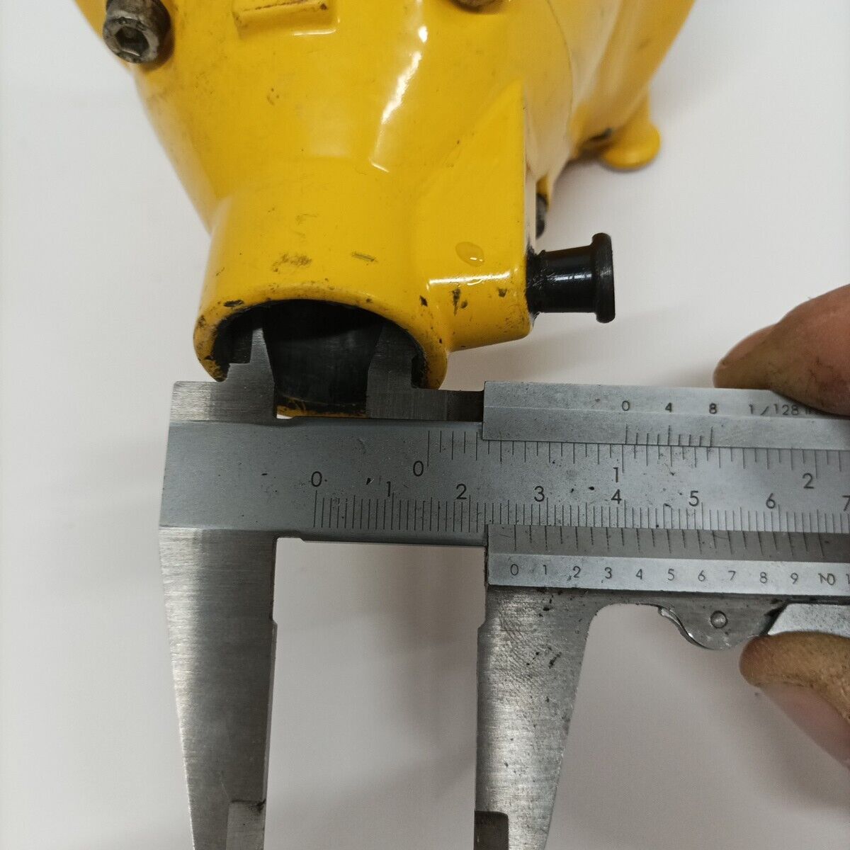 Ricambio supporto CAMPANA FRIZIONE usato decespugliatore EMAK DYNAMAC DB 40 L