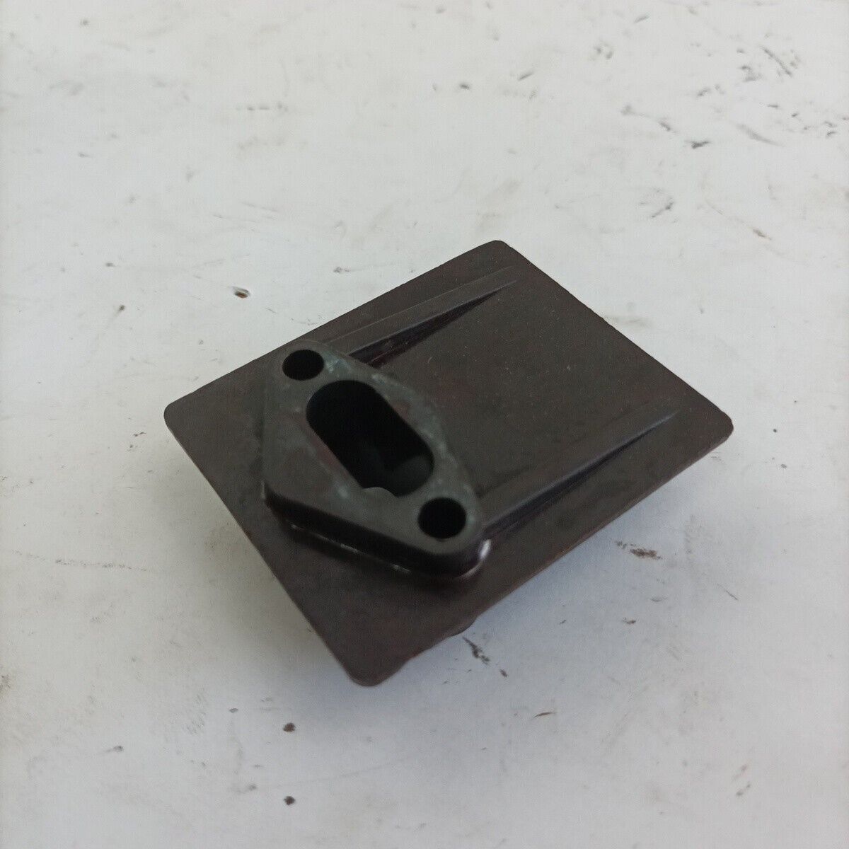 ricambio FLANGIA COLLETTORE CARBURATORE usato per decespugliatore KAWASAKI TD 33