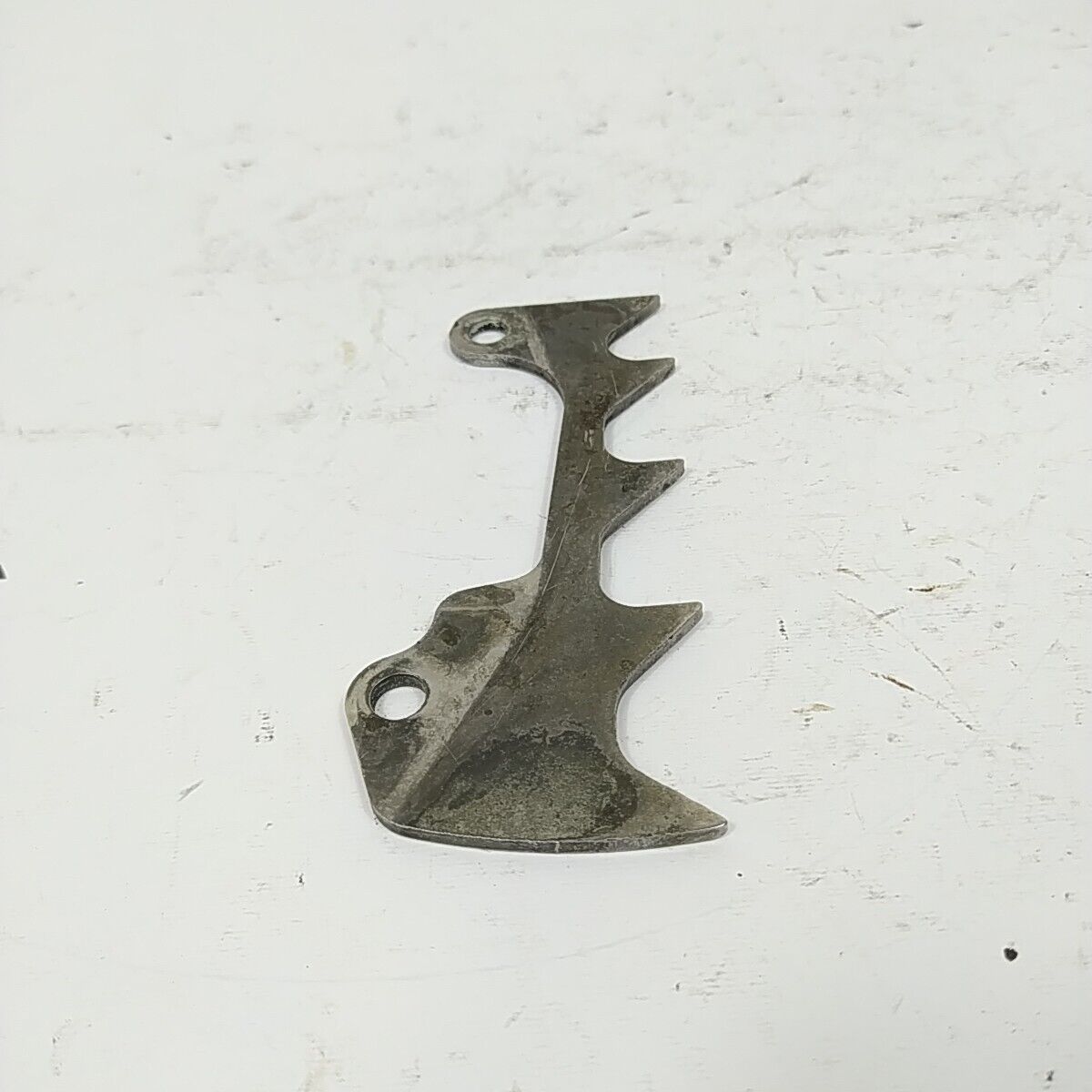 Ricambio usato ARPIONE ARTIGLIO LAMA BARRA CATENA per motosega DOLMAR 116 si