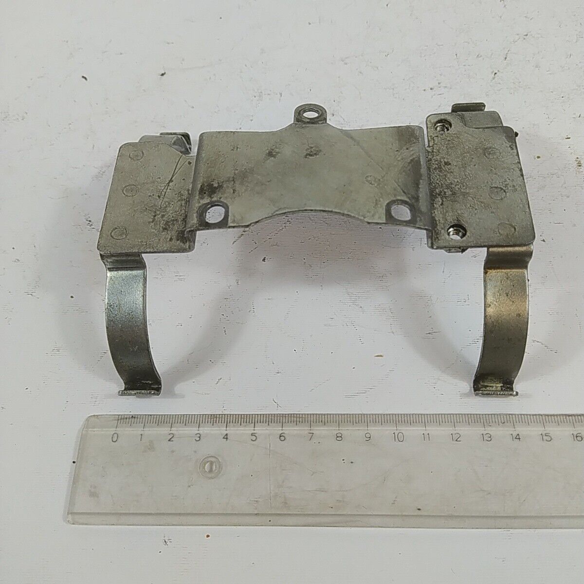 Ricambio DECESPUGLIATORE kawasaki kt 17 STAFFA SERBATOIO CARBURANTE mix usato