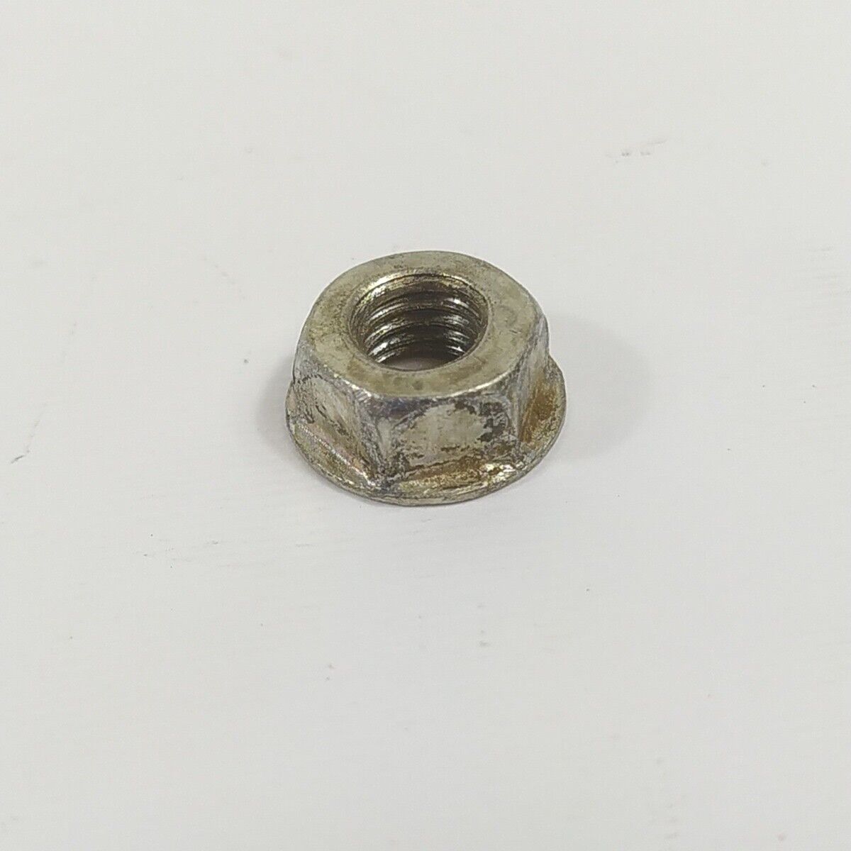 Ricambi usati per decespugliatore MCCULLOCH BP 38 AV DADO LATO VOLANO 