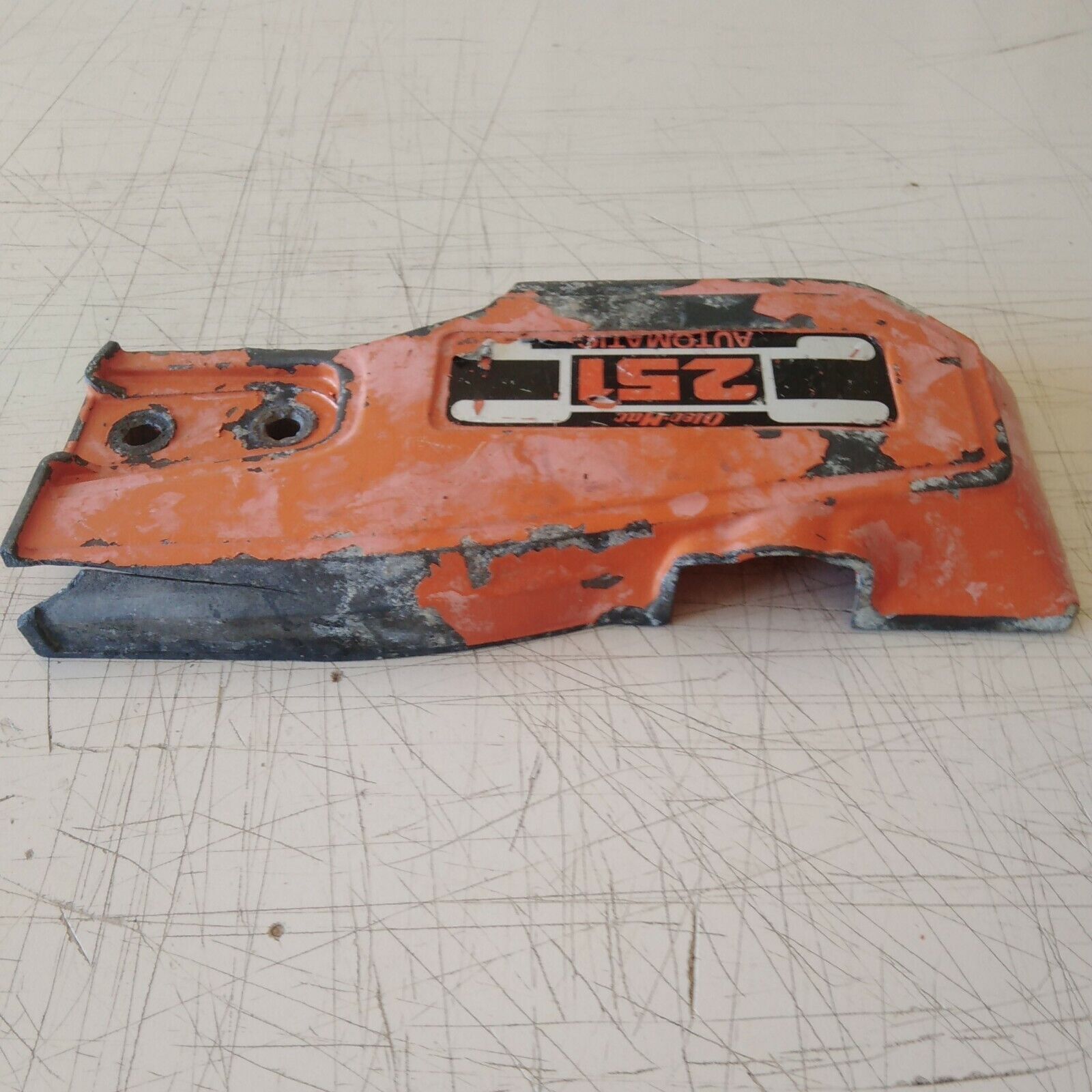 COPERCHIO carter COPRI CATENA PER MOTOSEGA OLEO-MAC 251 AUTOMATIC ricambi usati