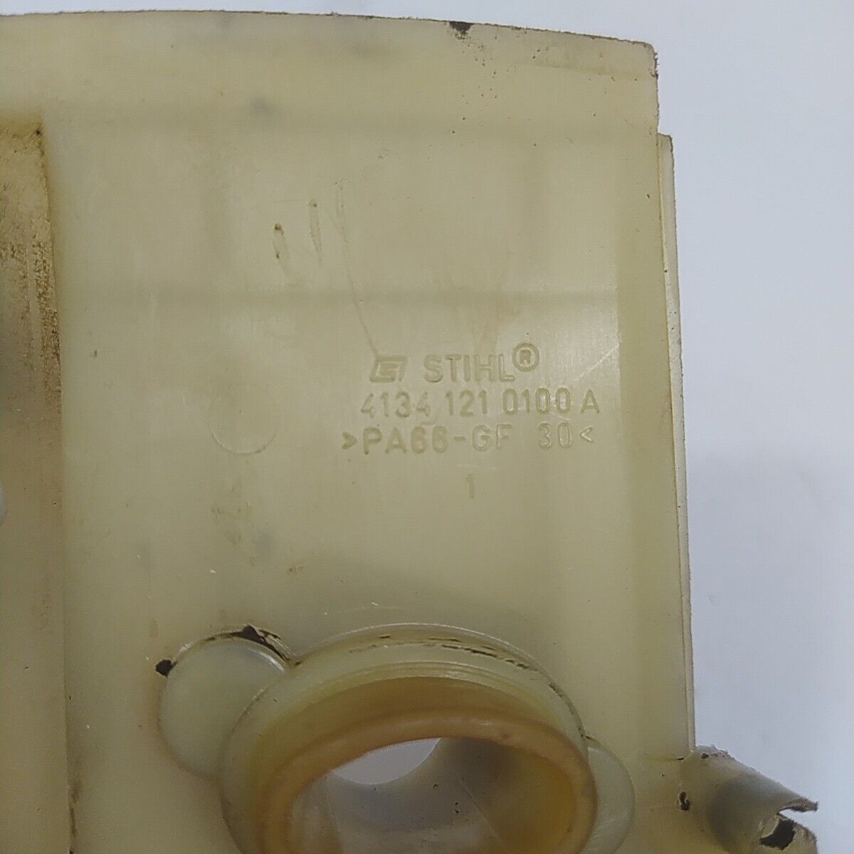 Ricambio per decespugliatore STIHL FS 120 FLANGIA SUPPORTO CARBURATORE usato