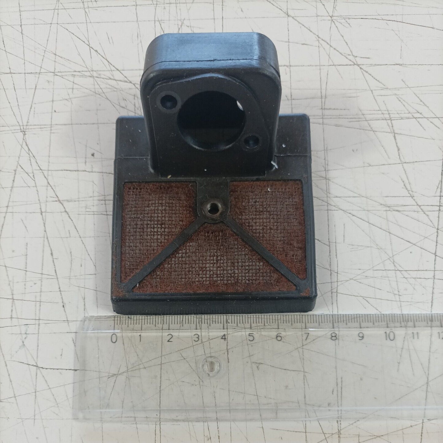 MOTOSEGA OLEOMAC OM 251 filtro aria SUPPORTO CARBURATORE ricambi usati
