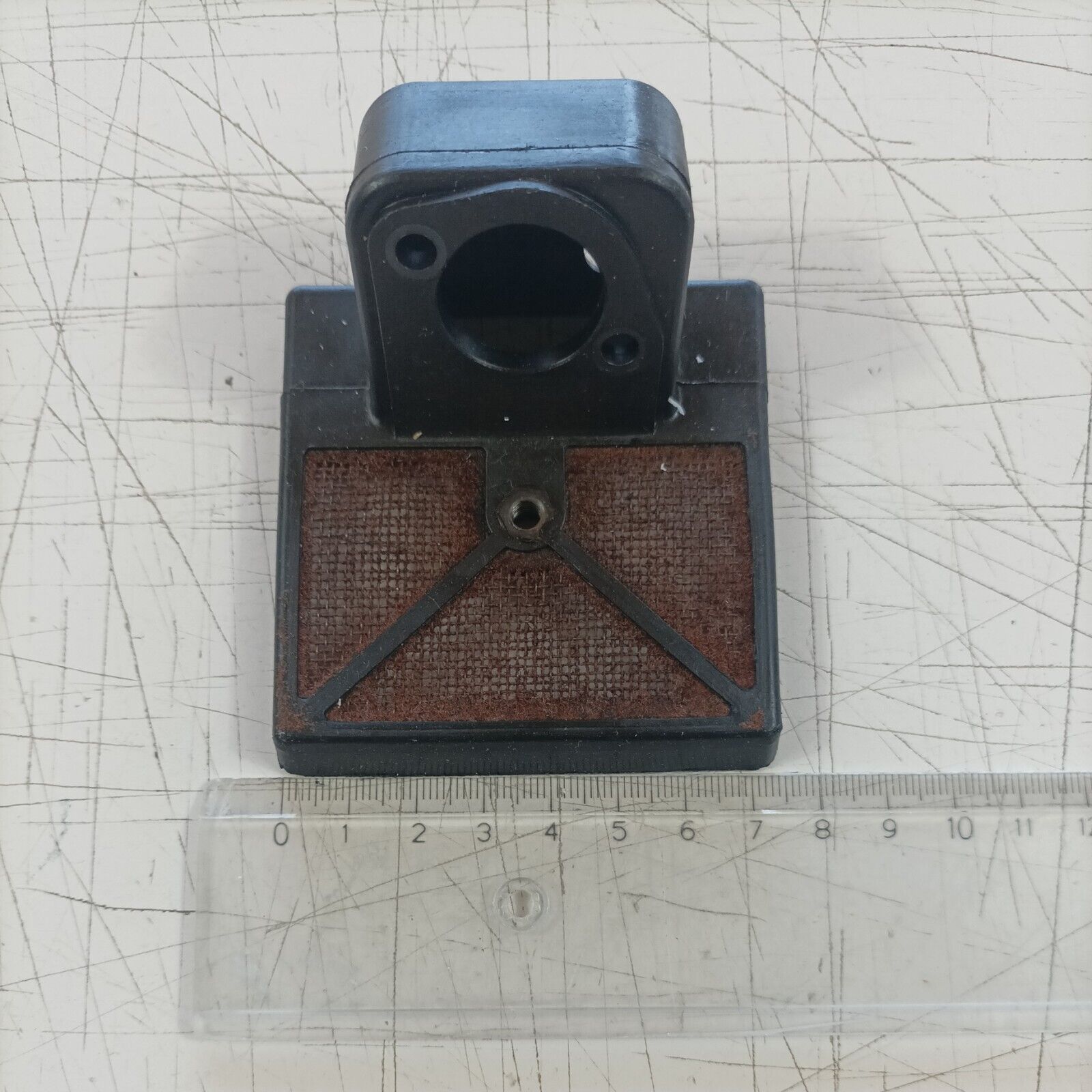 MOTOSEGA OLEOMAC OM 251 filtro aria SUPPORTO CARBURATORE ricambi usati