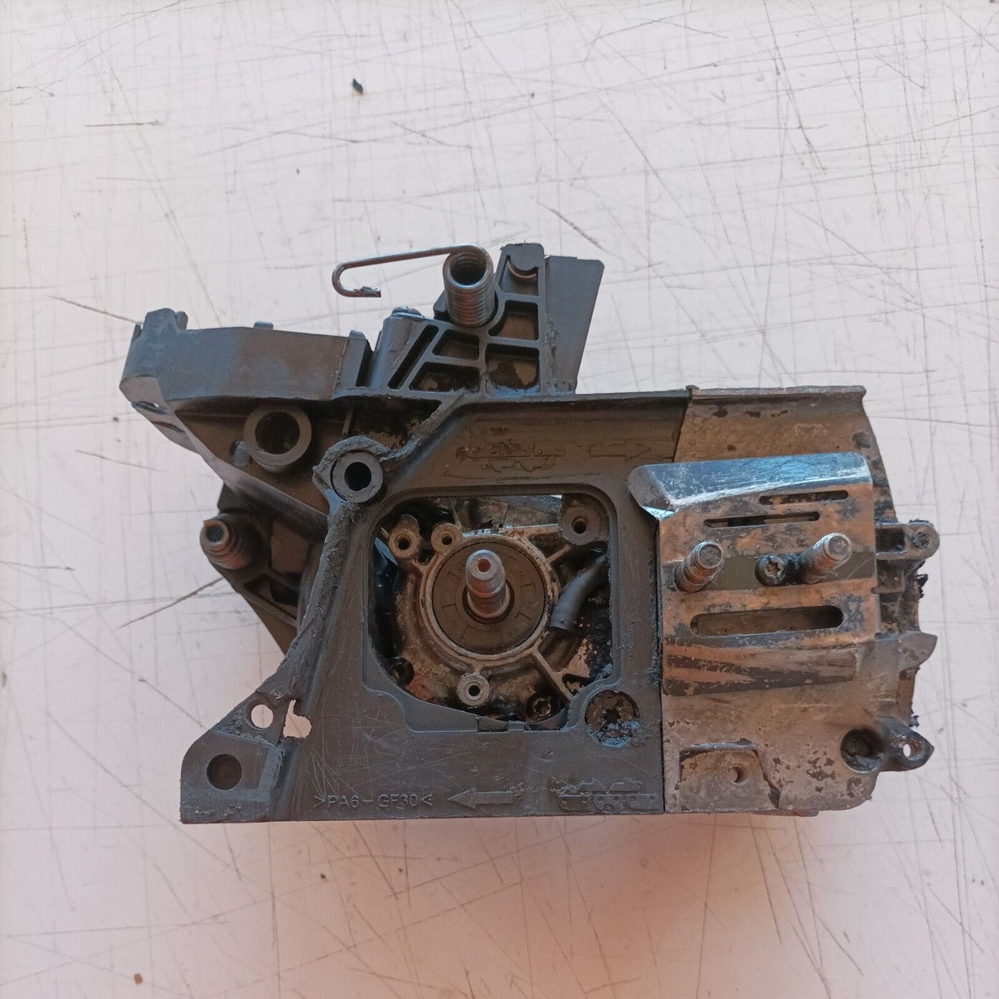 BASAMENTO E ALBERO MOTORE PER MOTOSEGA MCCULLOCH CS35 VARIOLUX V-UCS 45 usato