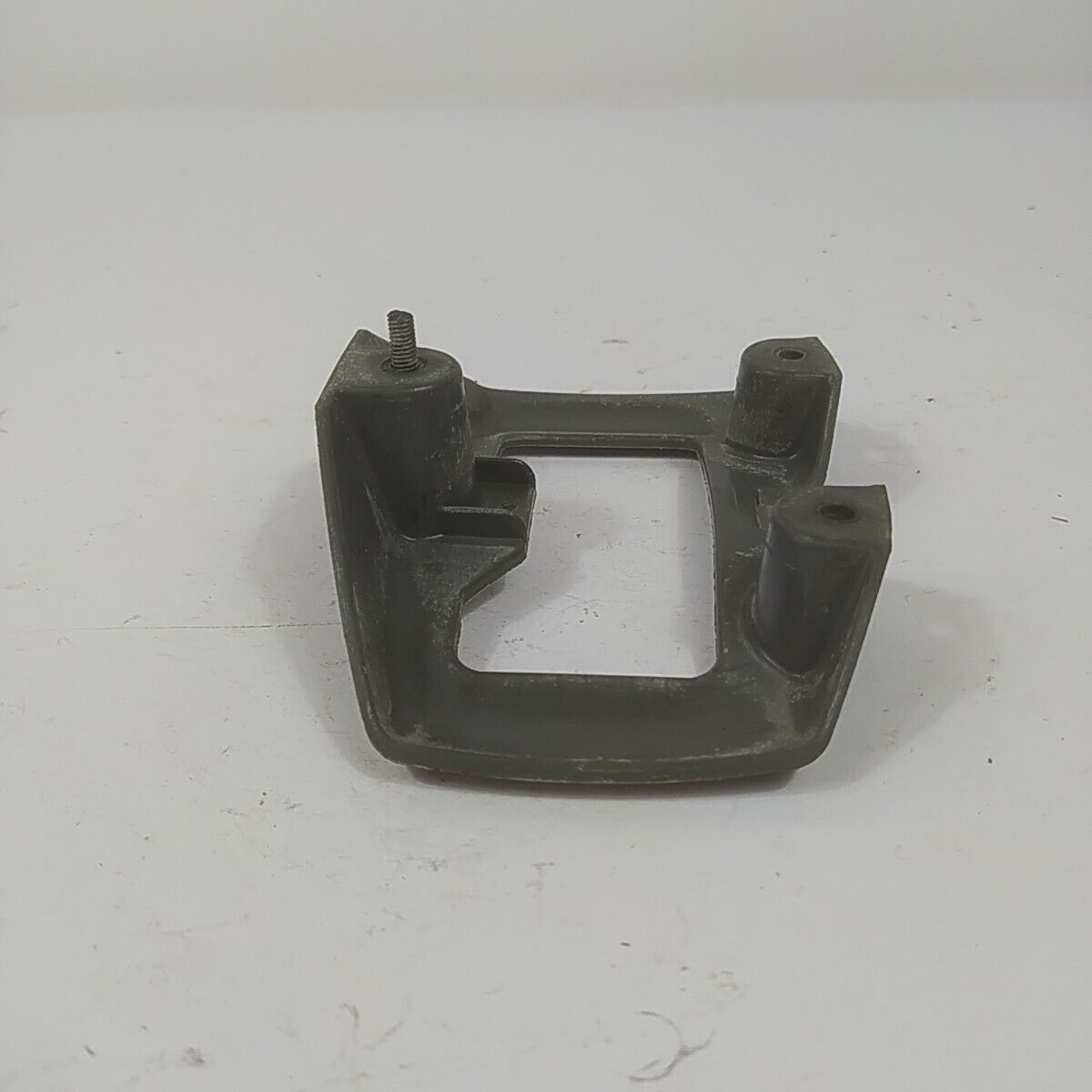 Ricambio per decespugliatore EFCO 8250 STAFFA SERBATOIO CARBURANTE BENZINA usato