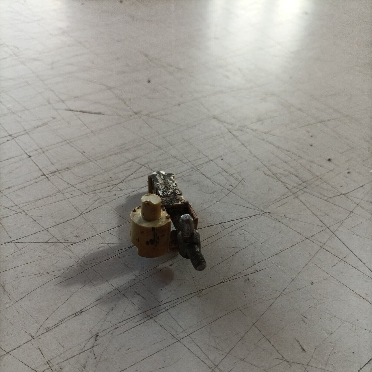 REGISTRO TENDI TENSIONATORE CATENA PER MOTOSEGA STIHL 018 / MS 170 180 017 usato