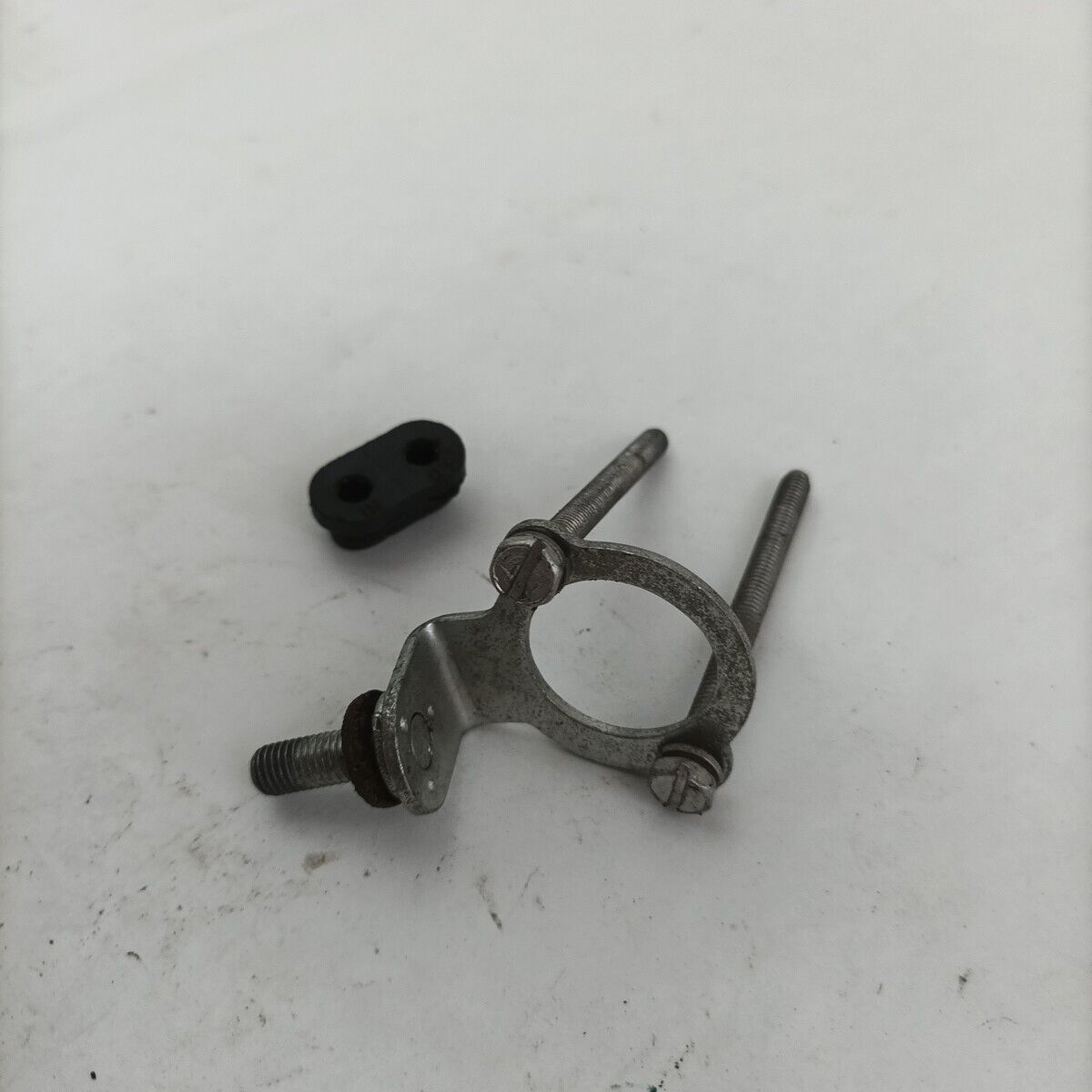 Ricambio SUPPORTO CARBURATORE E FILTRO ARIA MOTOSEGA HOMELITE XL - 12 usato