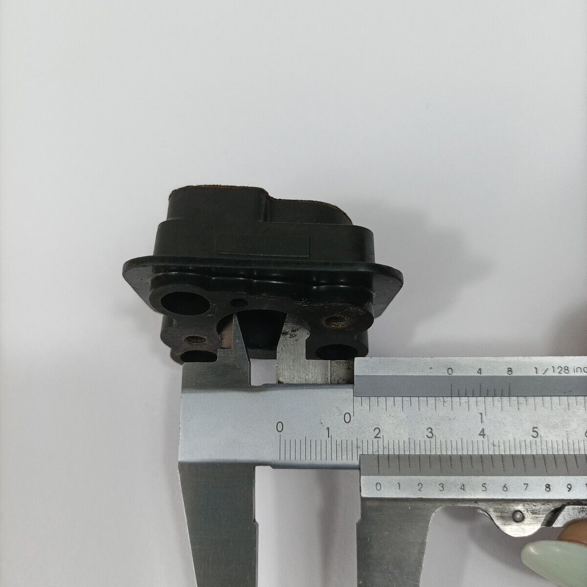 Ricambio usato FLANGIA COLLETTORE CARBURATORE per motosega DOLMAR 116 si