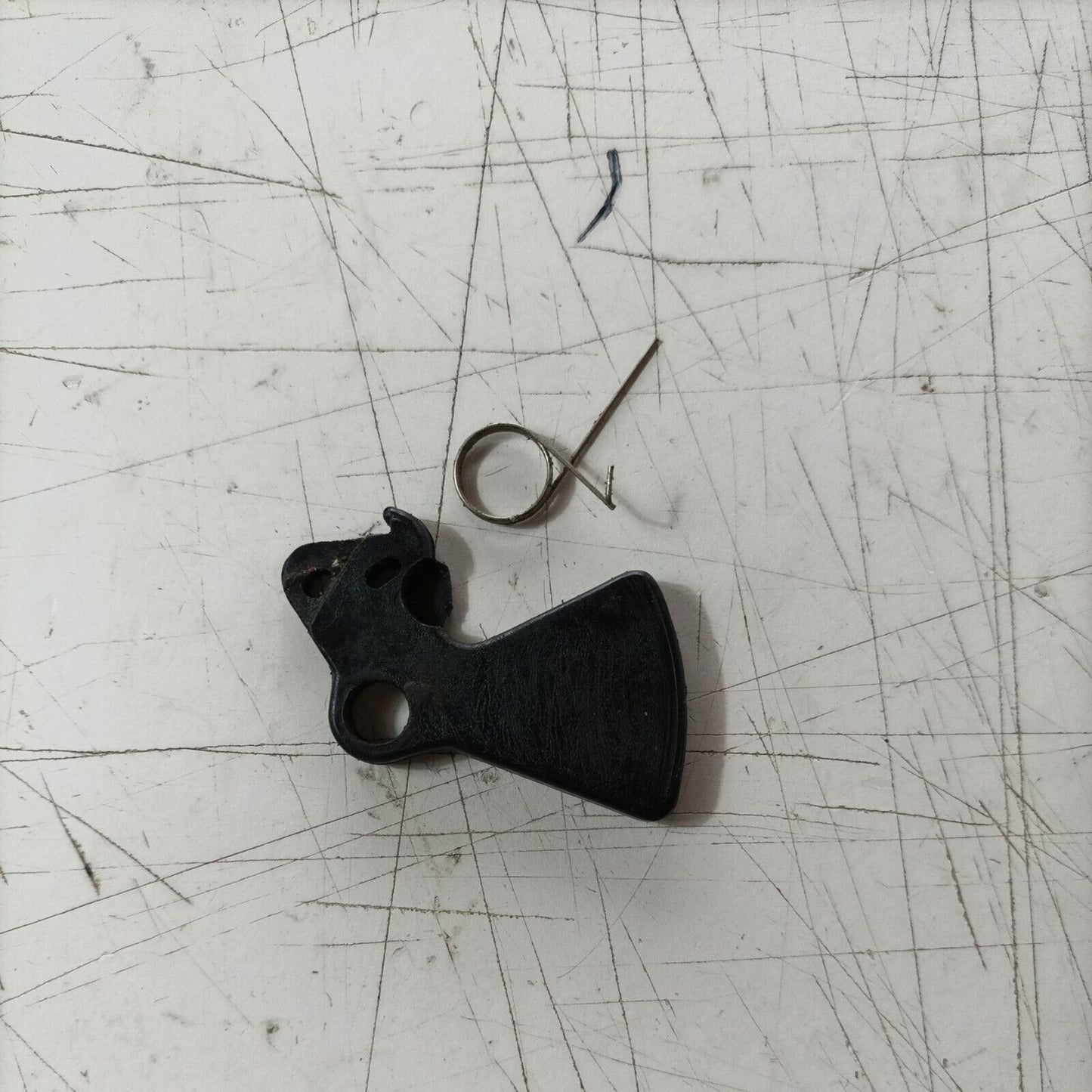 GRILLETTO MOLLA COMANDO ACCELERAZIONE GAS PER MOTOSEGA CASTOR C 70 ALPINA A 70