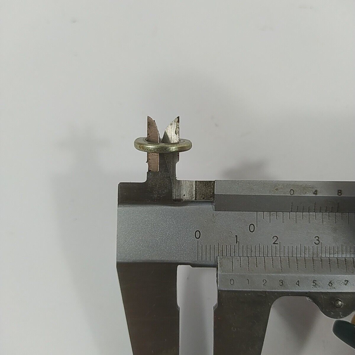 Ricambio usato RONDELLA E DADO ALBERO MOTORE per decespugliatore KAWASAKI TG 33