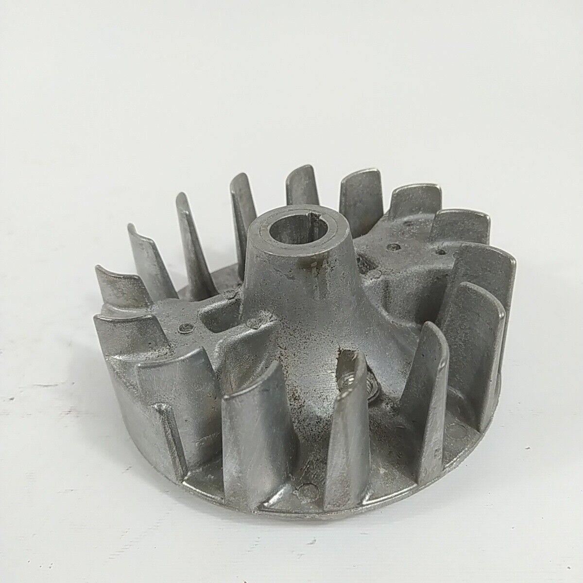 Ricambio VOLANO MAGNETICO DI AVVIAMENTO usato decespugliatore MITSUBISHI TL 52