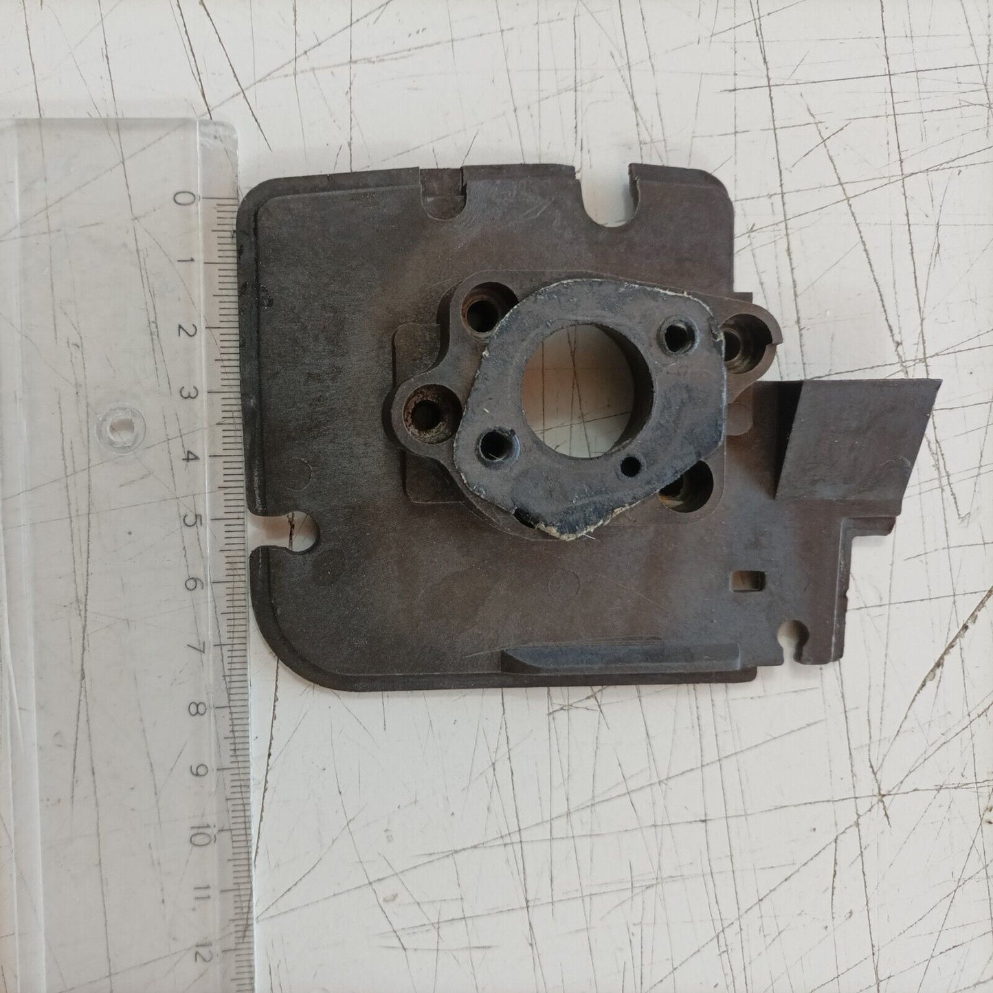 MOTOSEGA OLEOMAC OM 251 FLANGIA CARBURATORE COLLETTORE ASPIRAZIONE ricambi usati