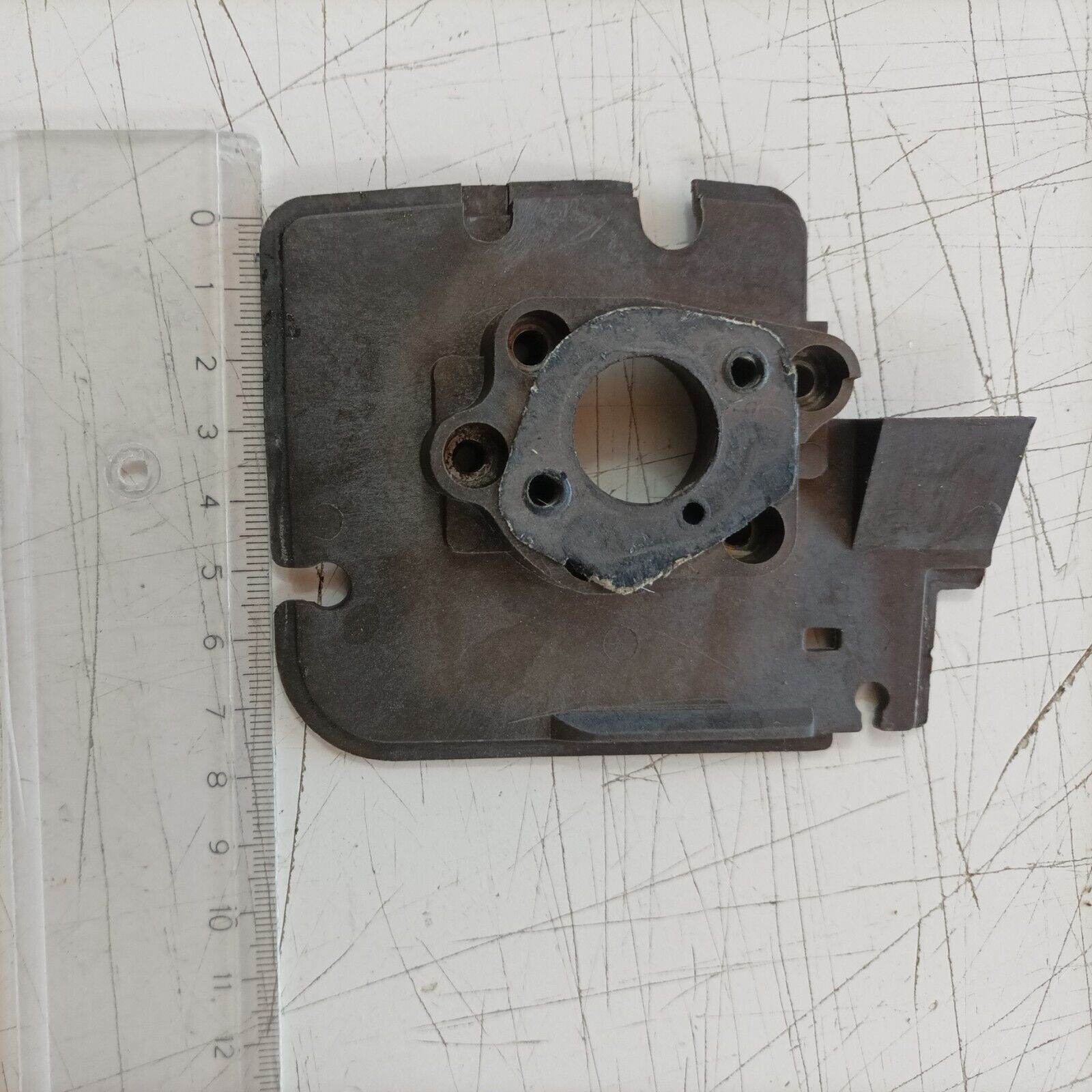 MOTOSEGA OLEOMAC OM 251 FLANGIA CARBURATORE COLLETTORE ASPIRAZIONE ricambi usati