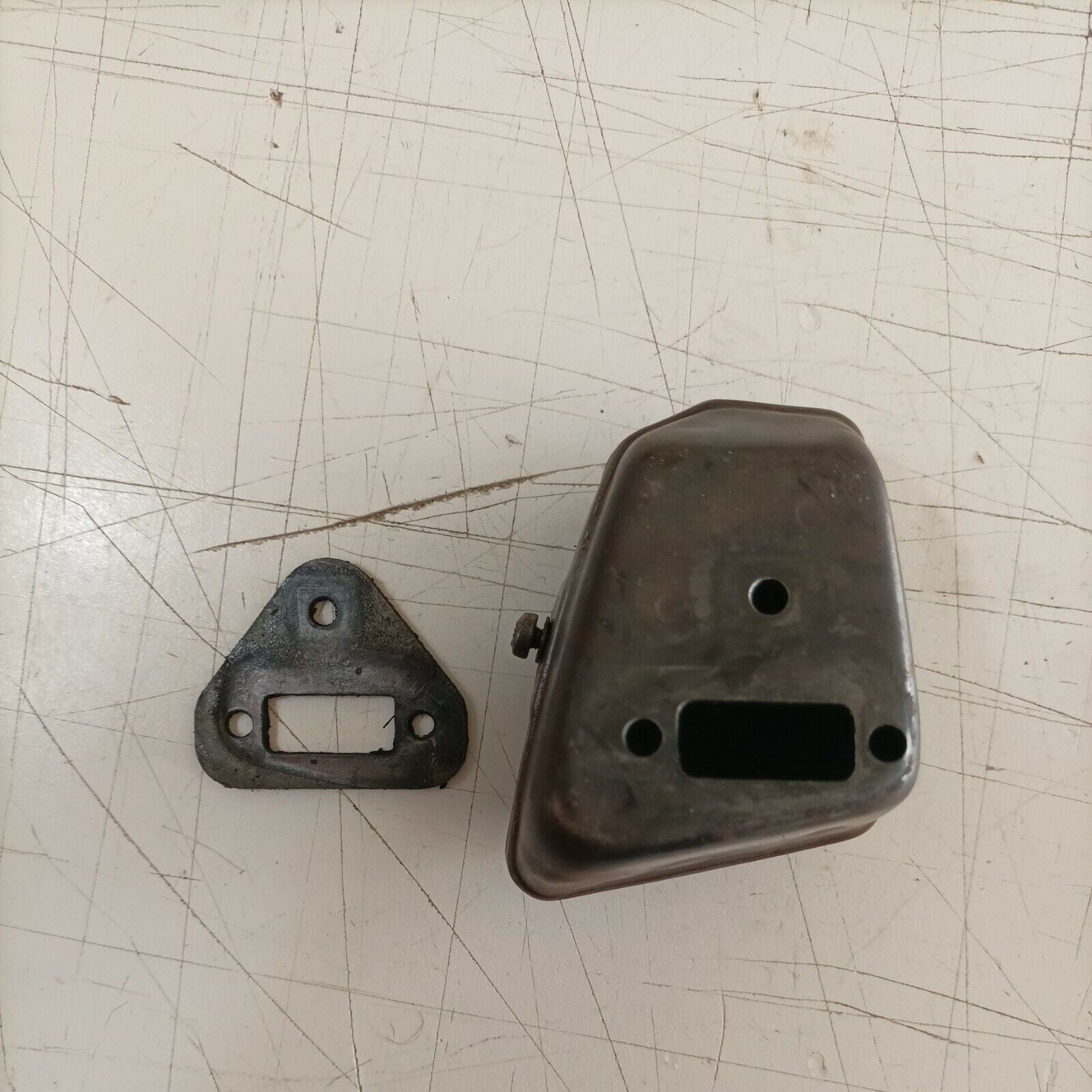 MARMITTA TERMINALE DI SCARICO ORIGINALE PER MOTOSEGA CASTOR 330 ANTIVIB