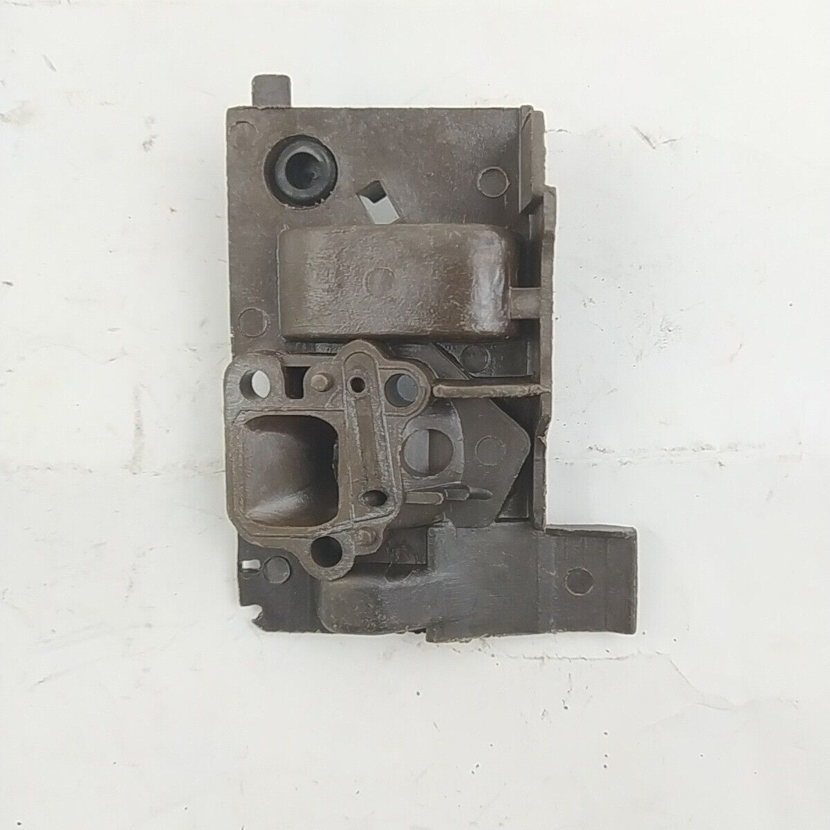 ricambi MOTOSEGA Blitz Oleo mac 240  FLANGIA COLLETTORE CARBURATORE usato