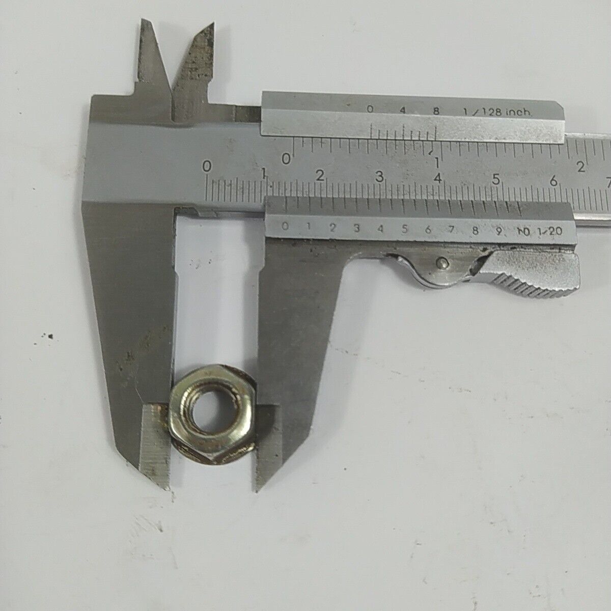 Ricambio DADO BULLONE VOLANO Usato per decespugliatore Mcculloch ELITE 3000