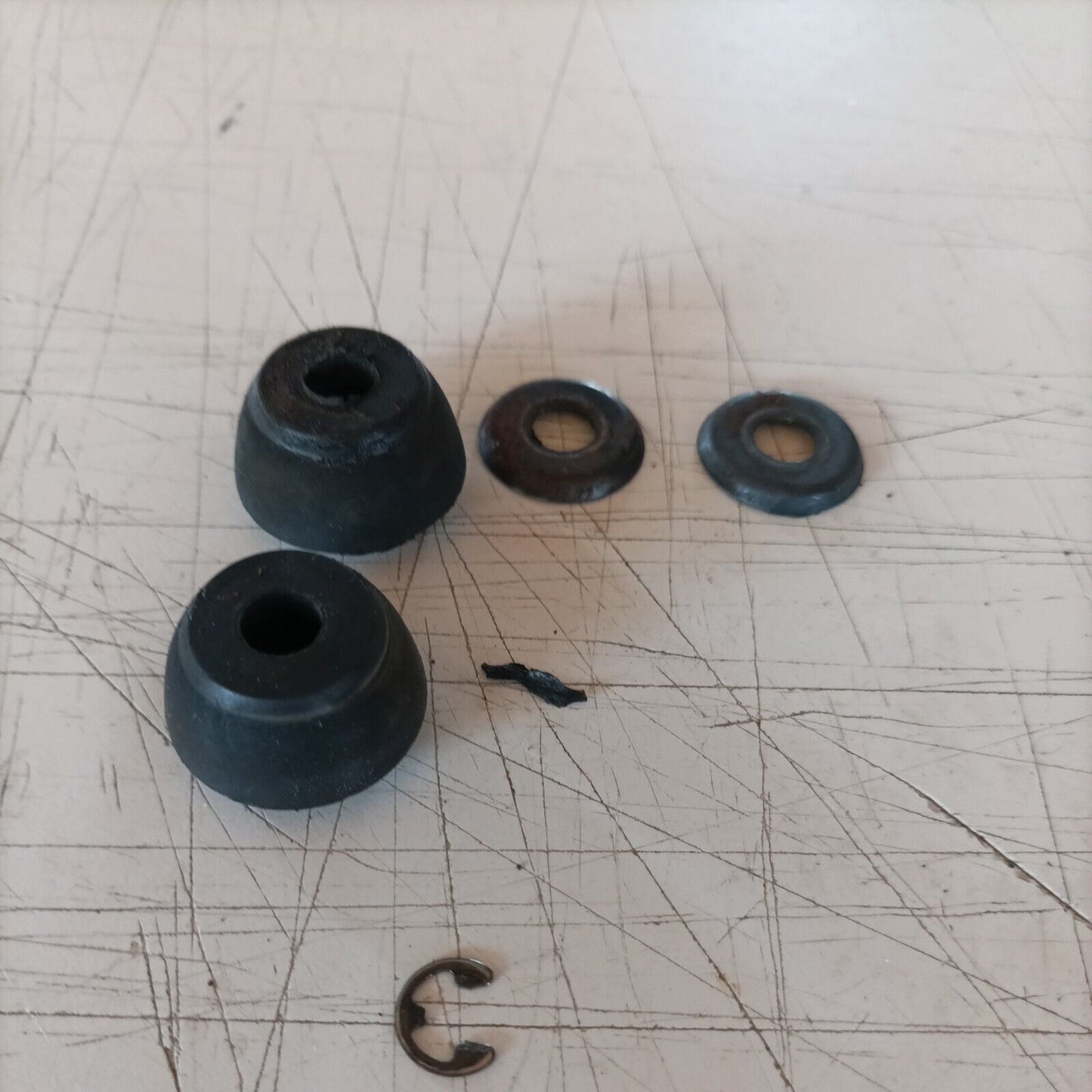 MOTOSEGA OLEO MAC 945 A SUPPORTO maniglia ANTIVIBRAZIONE ricambi usati