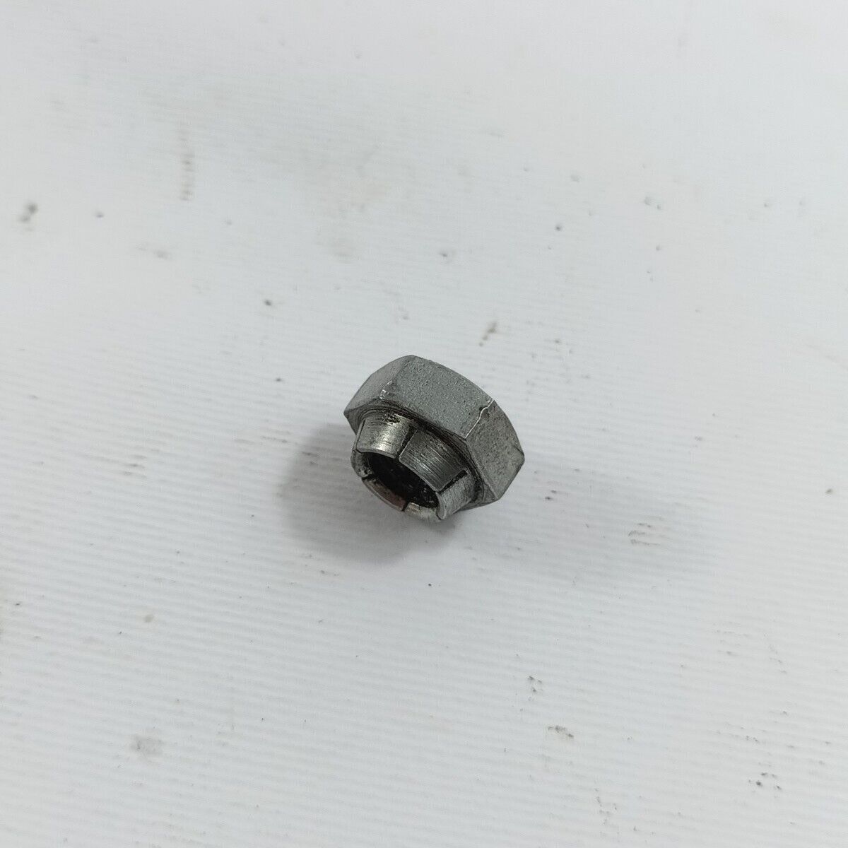 ricambi usati per MOTOSEGA ALPINA A 41 40 DADO BULLONE VOLANO Albero castor