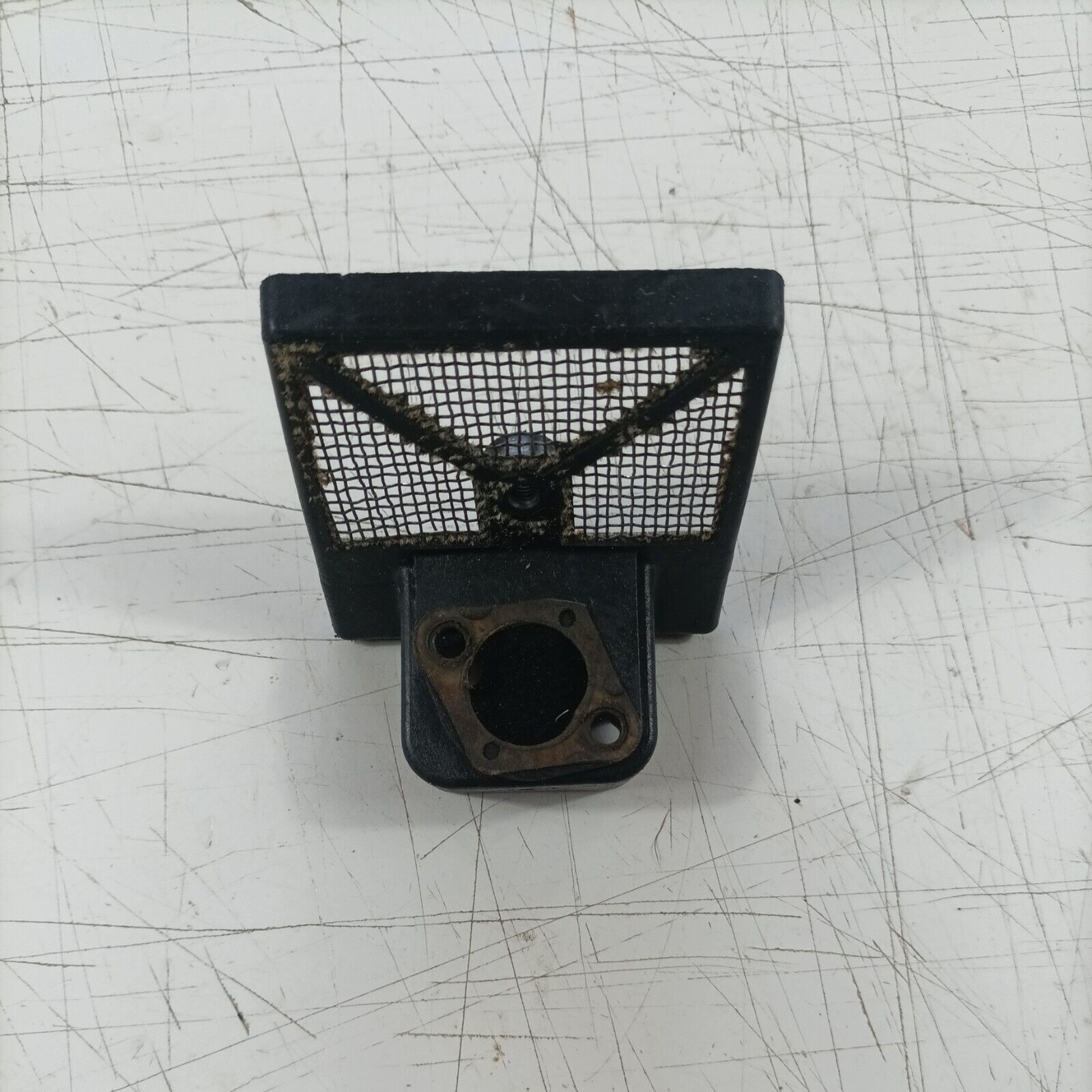 MOTOSEGA OLEOMAC OM 251 SUPPORTO CARBURATORE E FILTRO DELL'ARIA ricambi usati