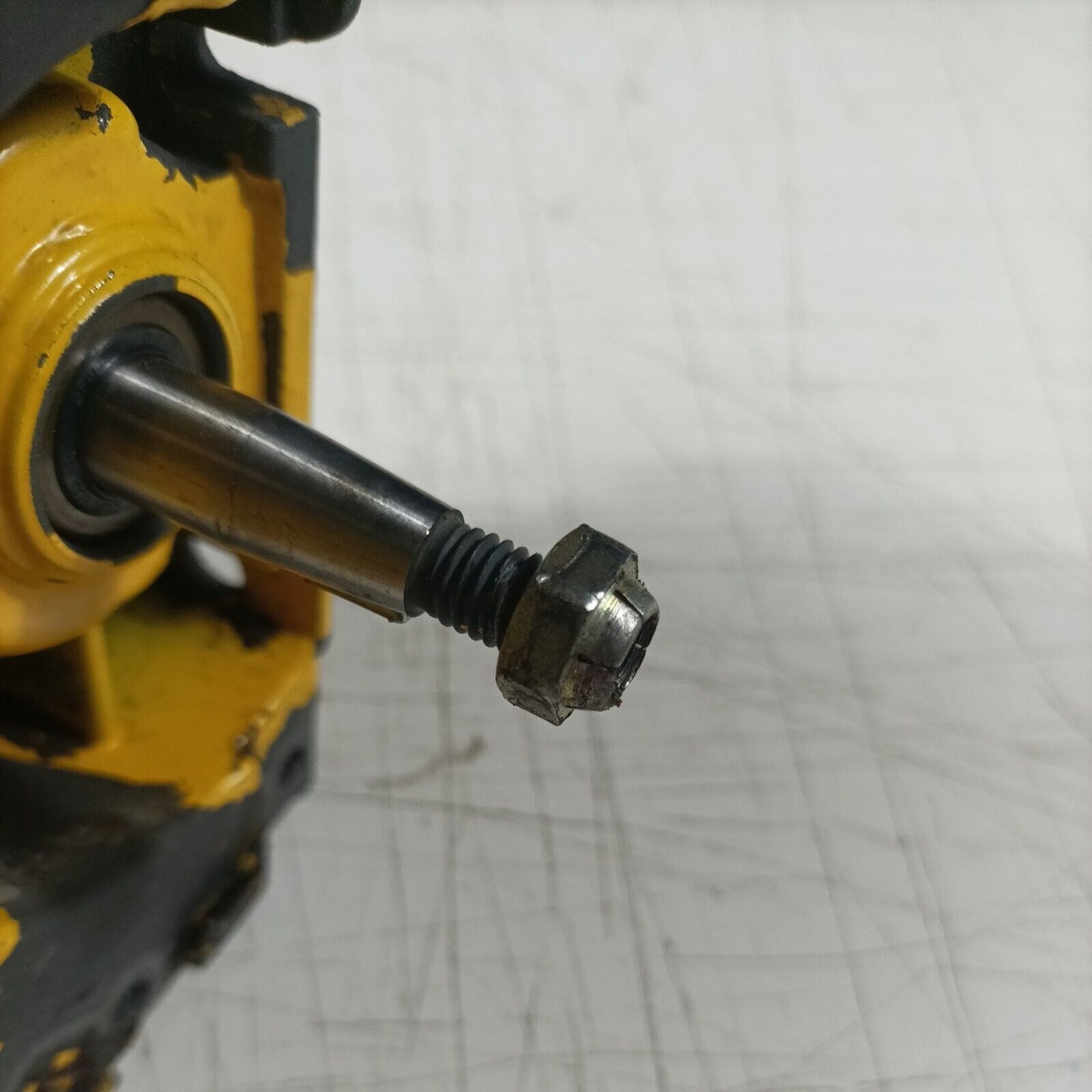 ricambi usati per MOTOSEGA ALPINA A 41 40 DADO BULLONE VOLANO Albero castor