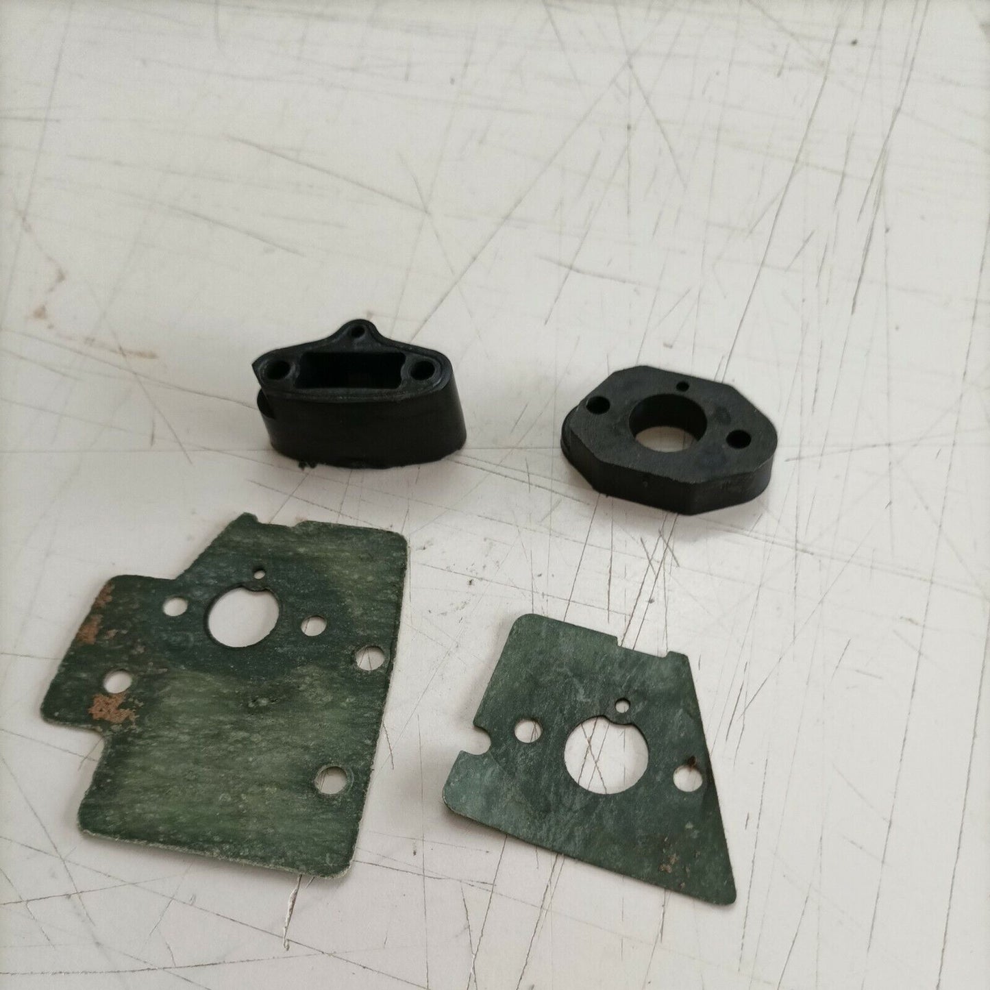 ricambio usato COLLETTORE ASPIRAZIONE CARBURATORE PER MOTOSEGA CASTOR ALPINA 45