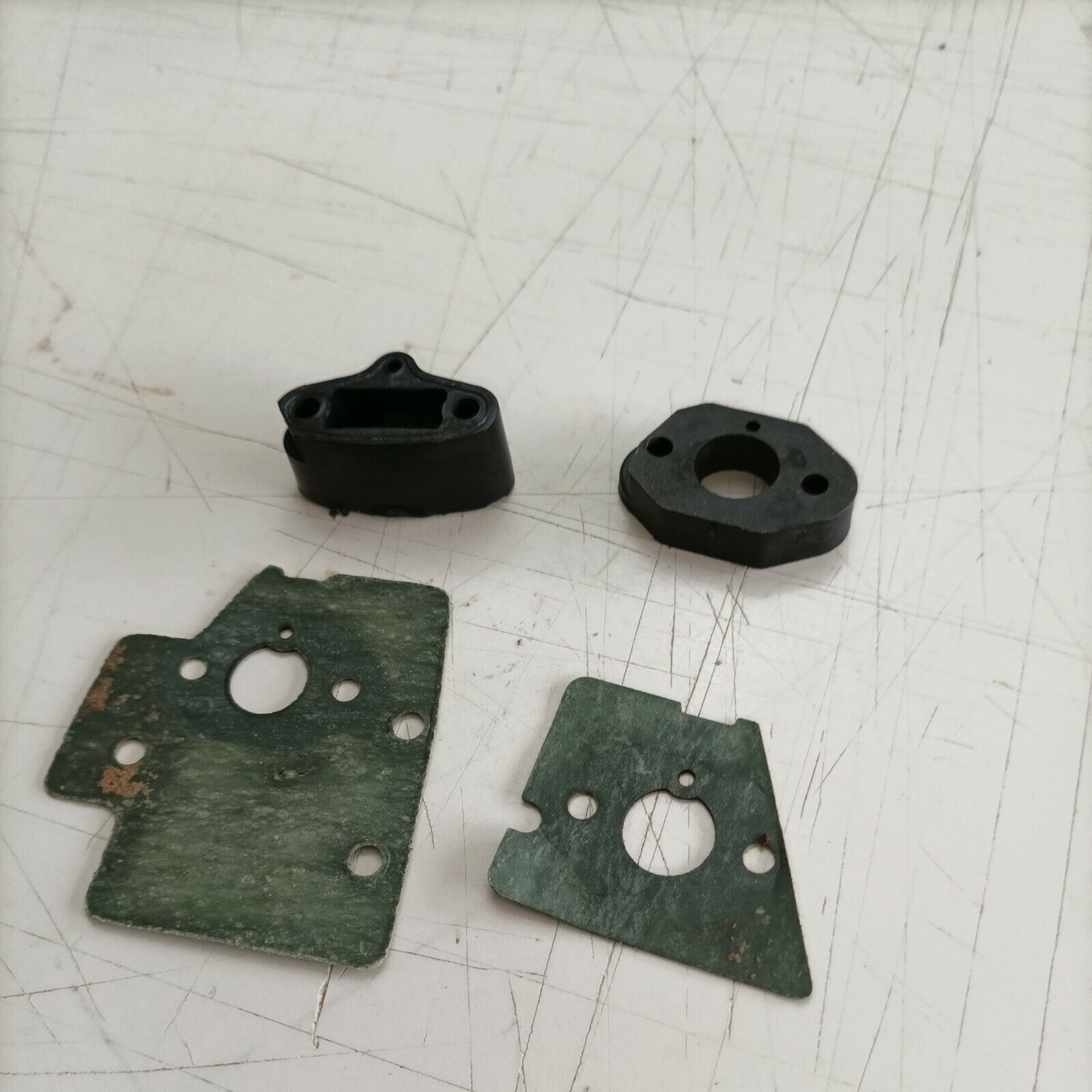 ricambio usato COLLETTORE ASPIRAZIONE CARBURATORE PER MOTOSEGA CASTOR ALPINA 45