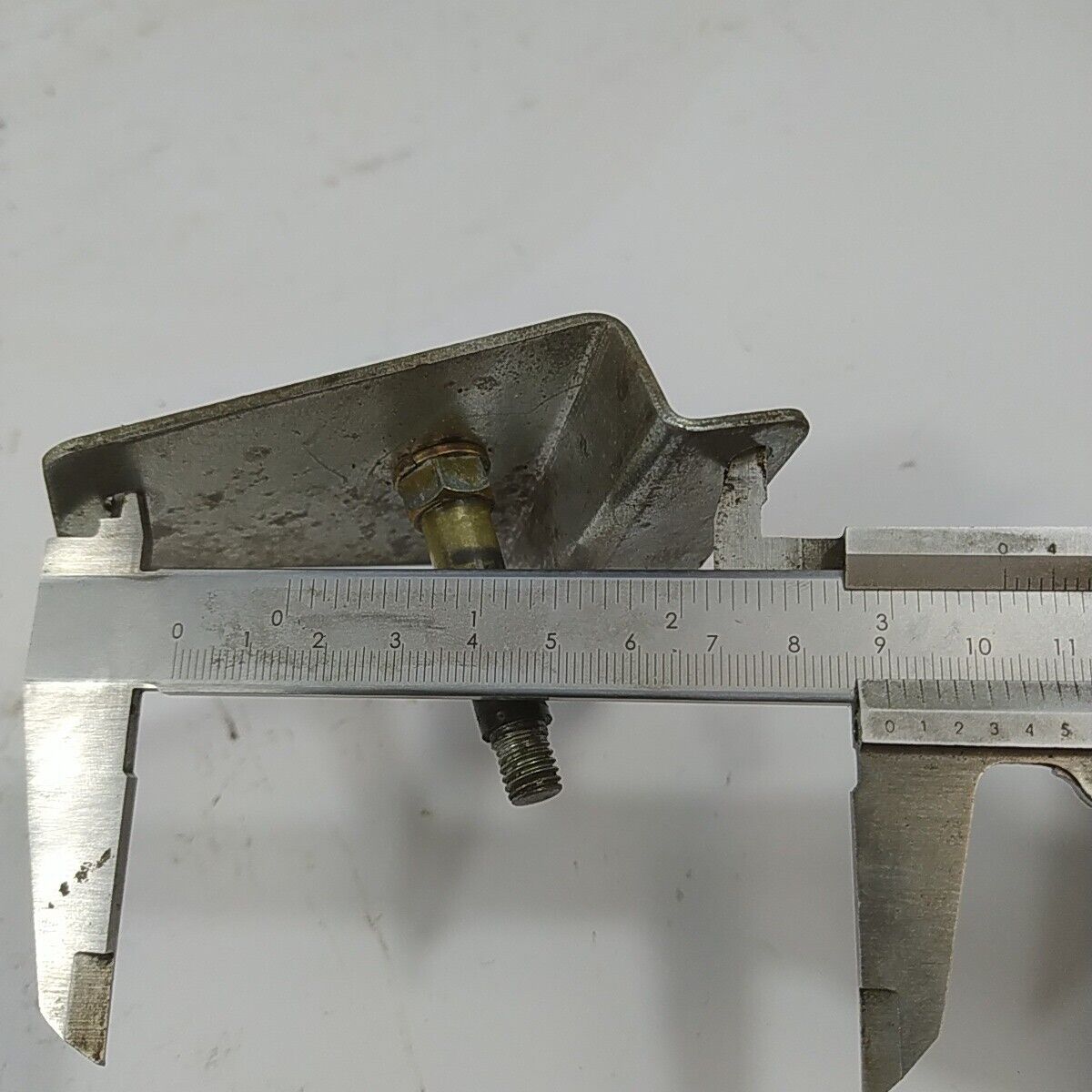 Ricambi STAFFA BARRA MOTORE A ZAINO usati per decespugliatore Komatsu ZENOAH G4K
