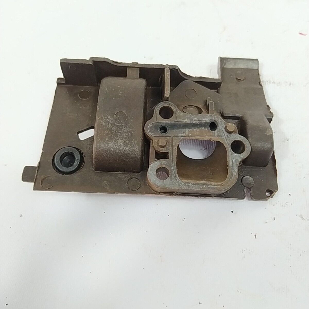 FLANGIA COLLETTORE CARBURATORE per motosega OLEOMAC 240 ricambi usati