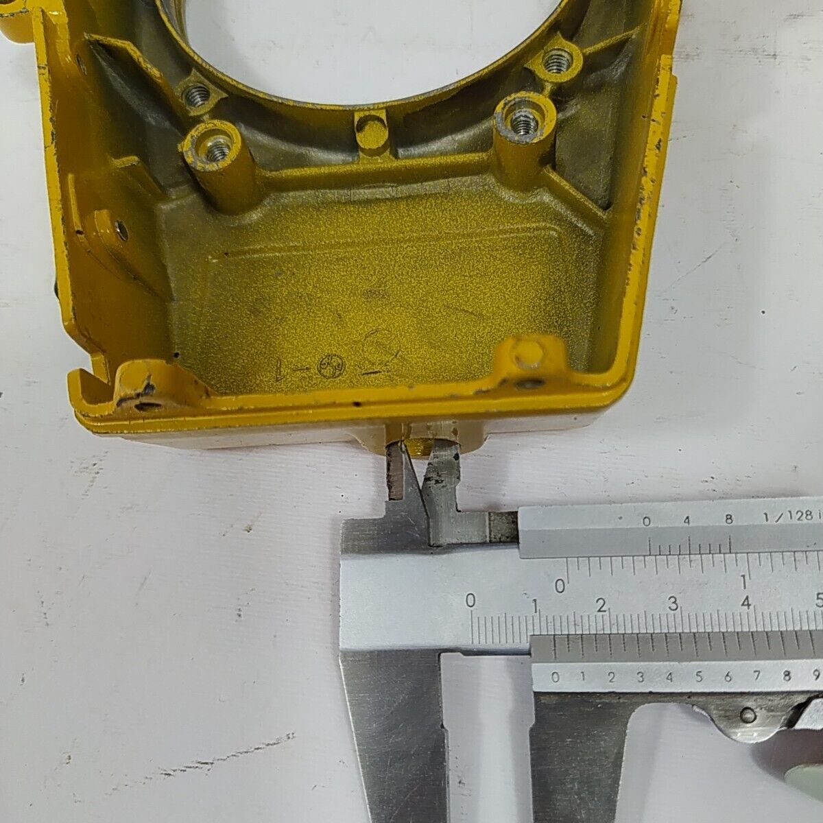 ricambio COPERCHIO VOLANO di accensione usato per decespugliatore KAWASAKI TD 33