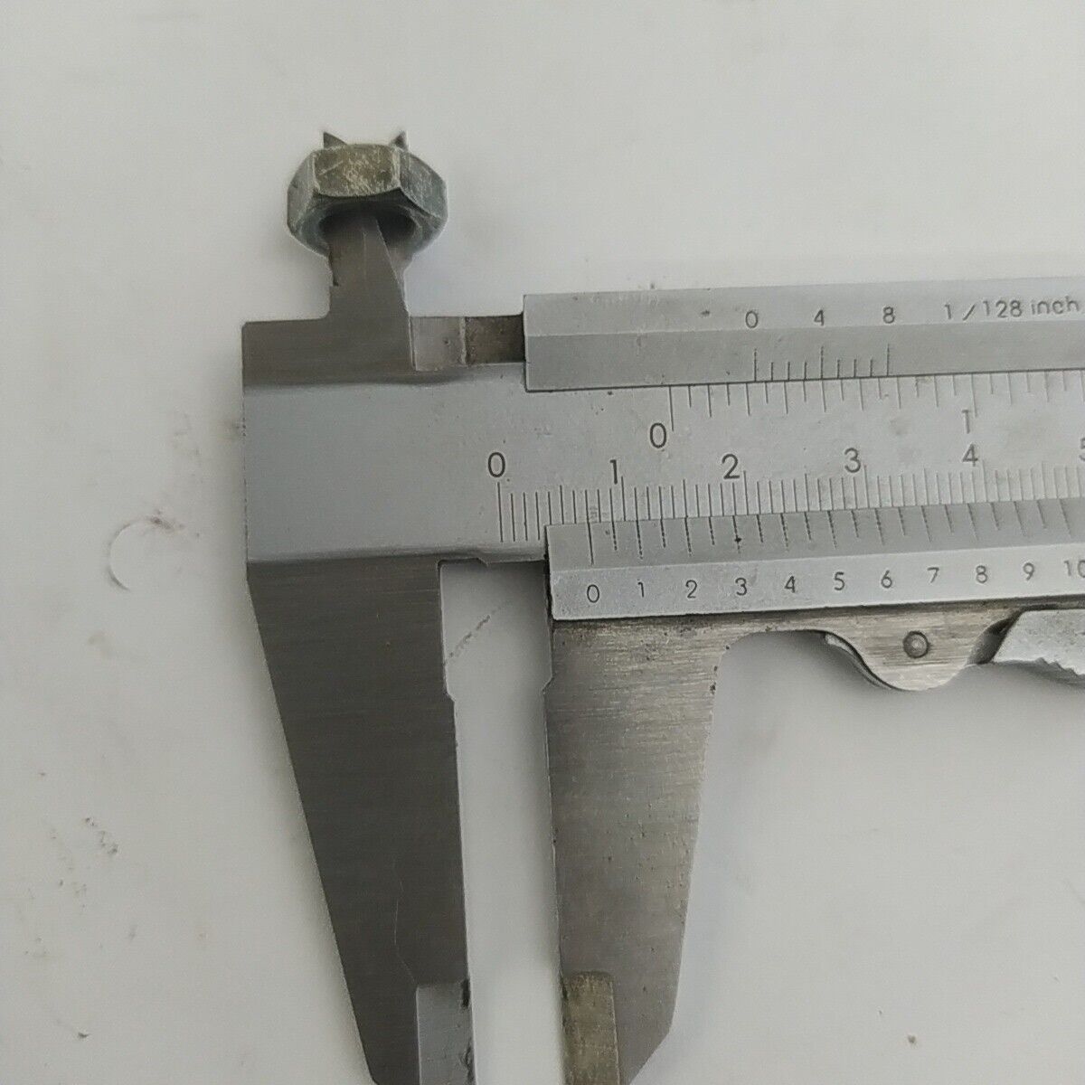 Ricambio DADO albero lato avviamento usato per decespugliatore KAWASAKI TD 40