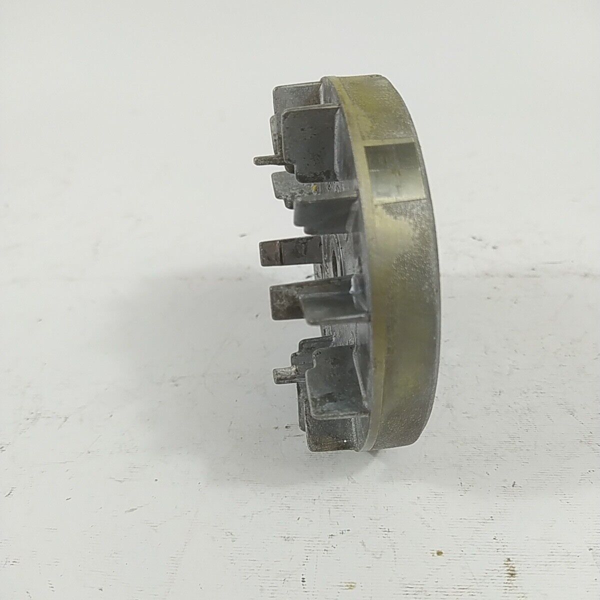 Ricambio DECESPUGLIATORE kawasaki kt 17 VOLANO DI AVVIAMENTO MR3702 4193  usato