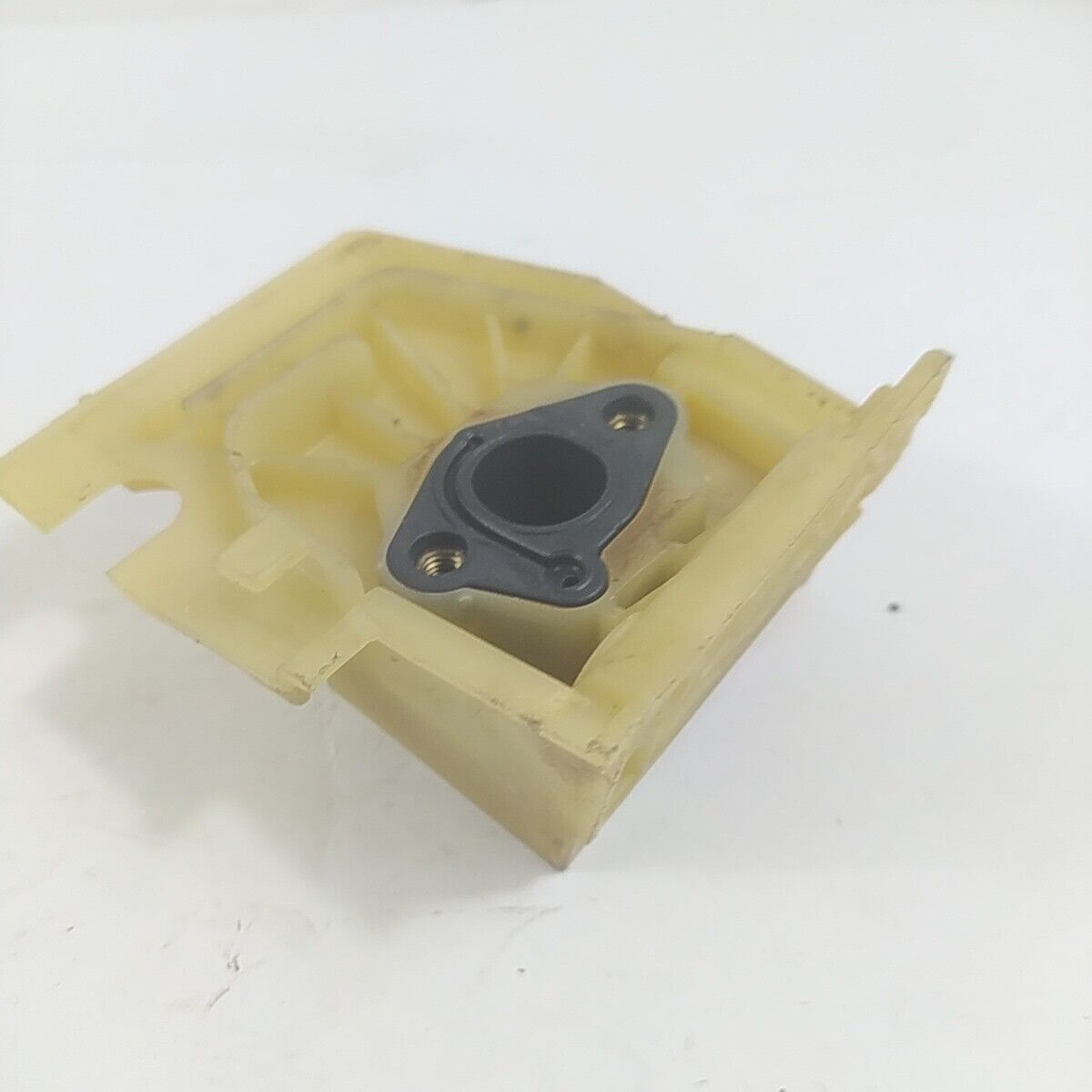 Ricambio COLLETTORE RACCORDO flangia CARBURATORE PER MOTOSEGA POULAN usato