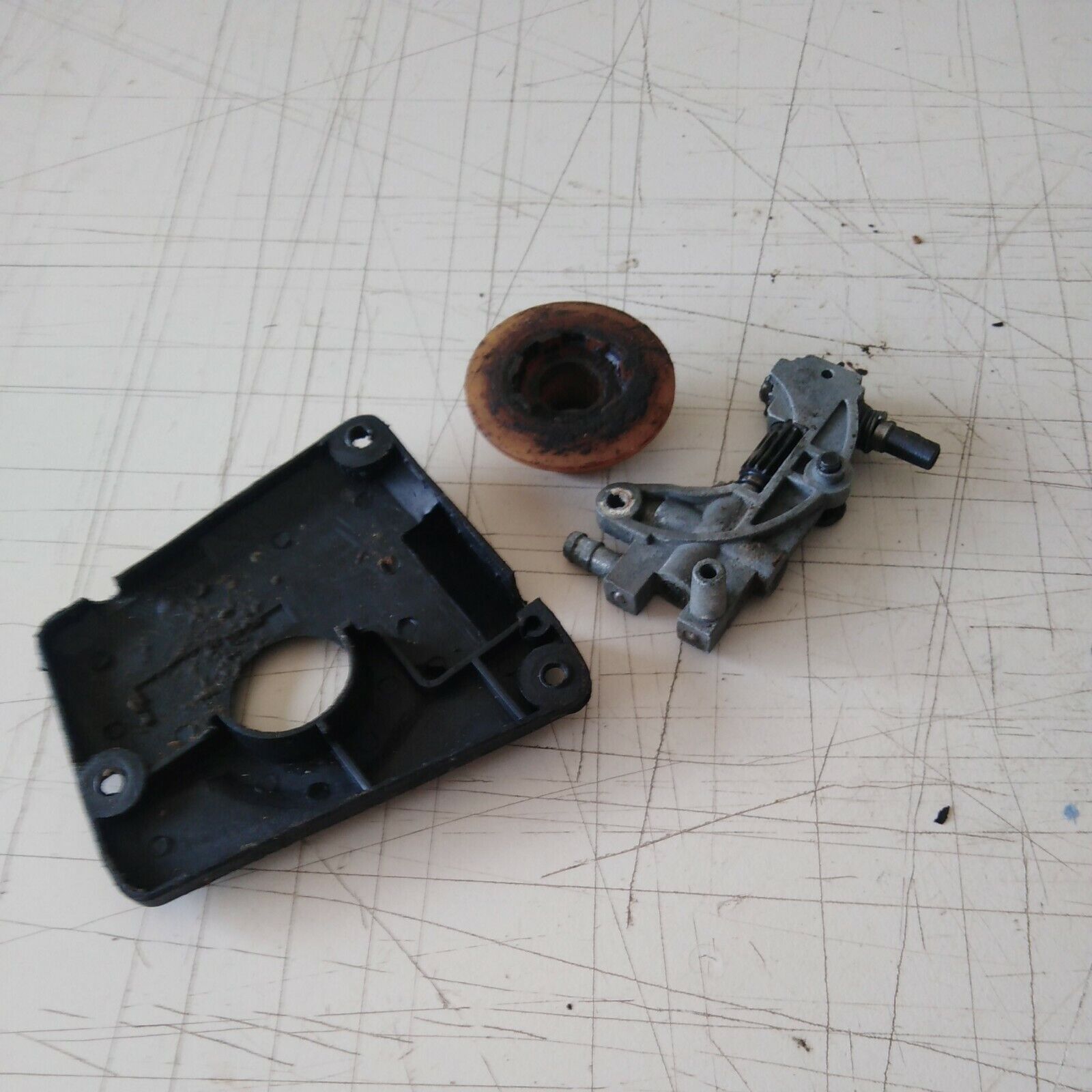 pompa olio CON INGRANAGGIO PER MOTOSEGA CINESE 5200 4500 5800 45cc ricambi usati