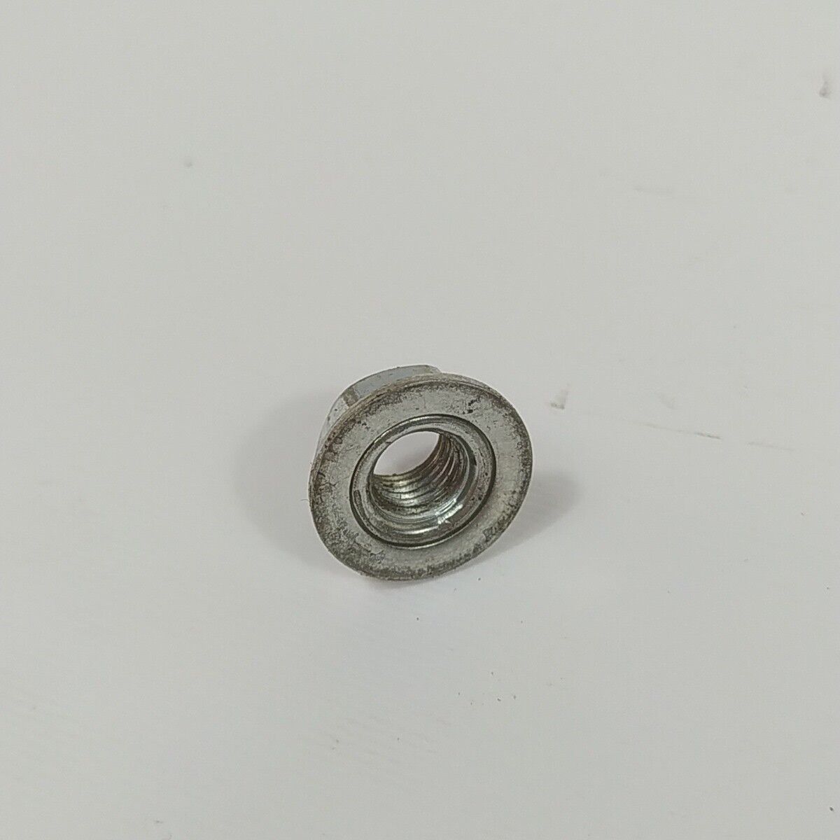 Ricambio per decespugliatore EFCO 8250 DADO VOLANO BULLONE ALBERO MOTORE usato