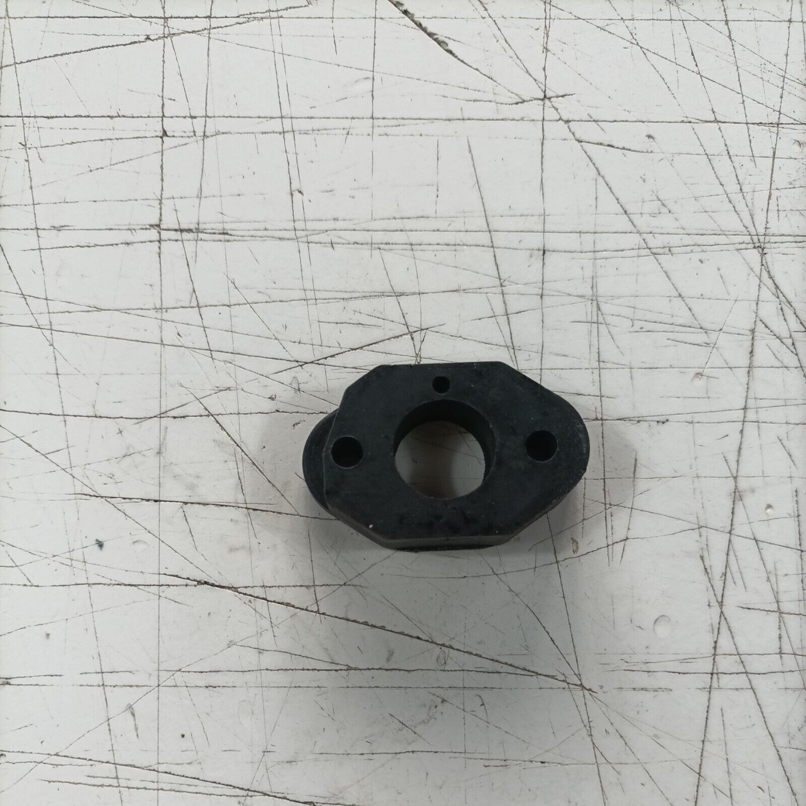 ricambio usato FLANGIA di ASPIRAZIONE CARBURATORE PER MOTOSEGA ALPINA PROF 45