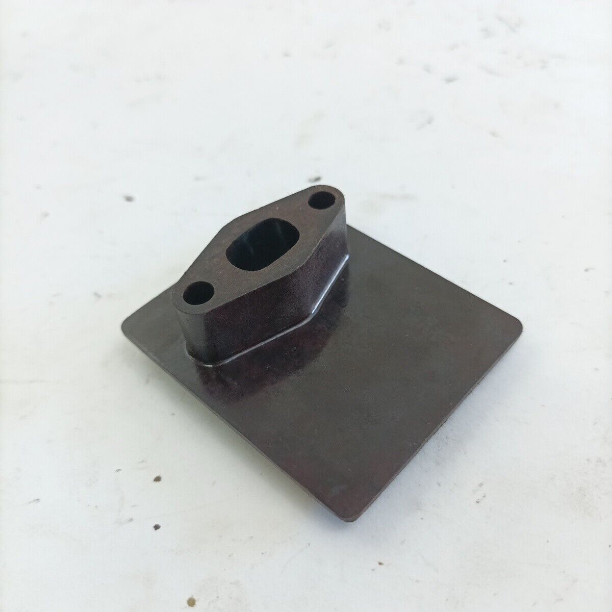 ricambio FLANGIA COLLETTORE CARBURATORE usato per decespugliatore KAWASAKI TD 33