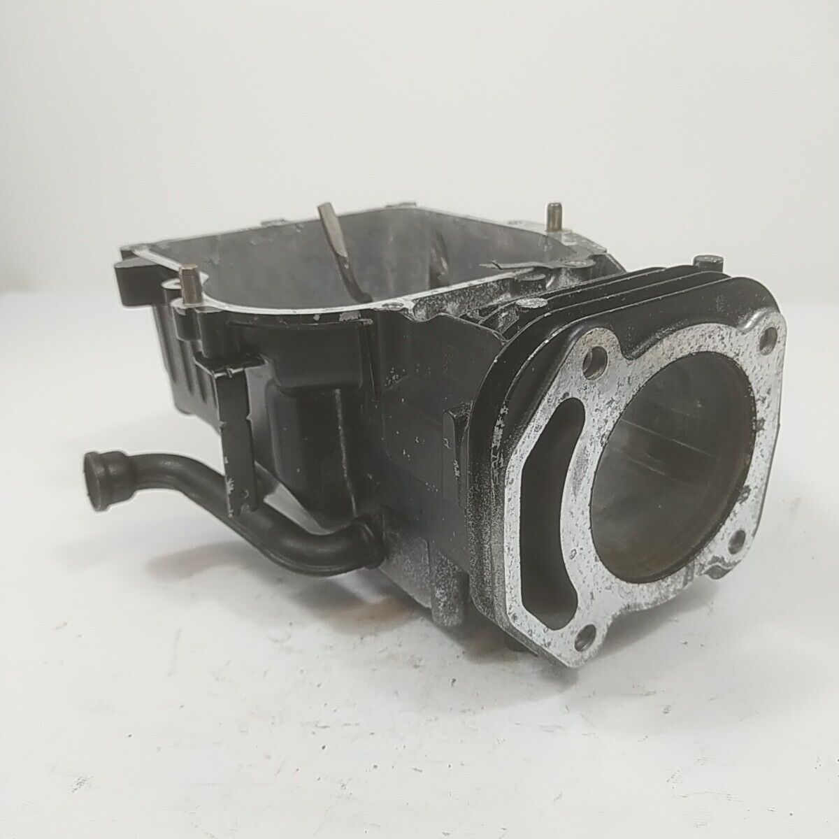 Ricambio CILINDRO CARTER MOTORE per tosaerba Briggs & Stratton 675 EXi usato