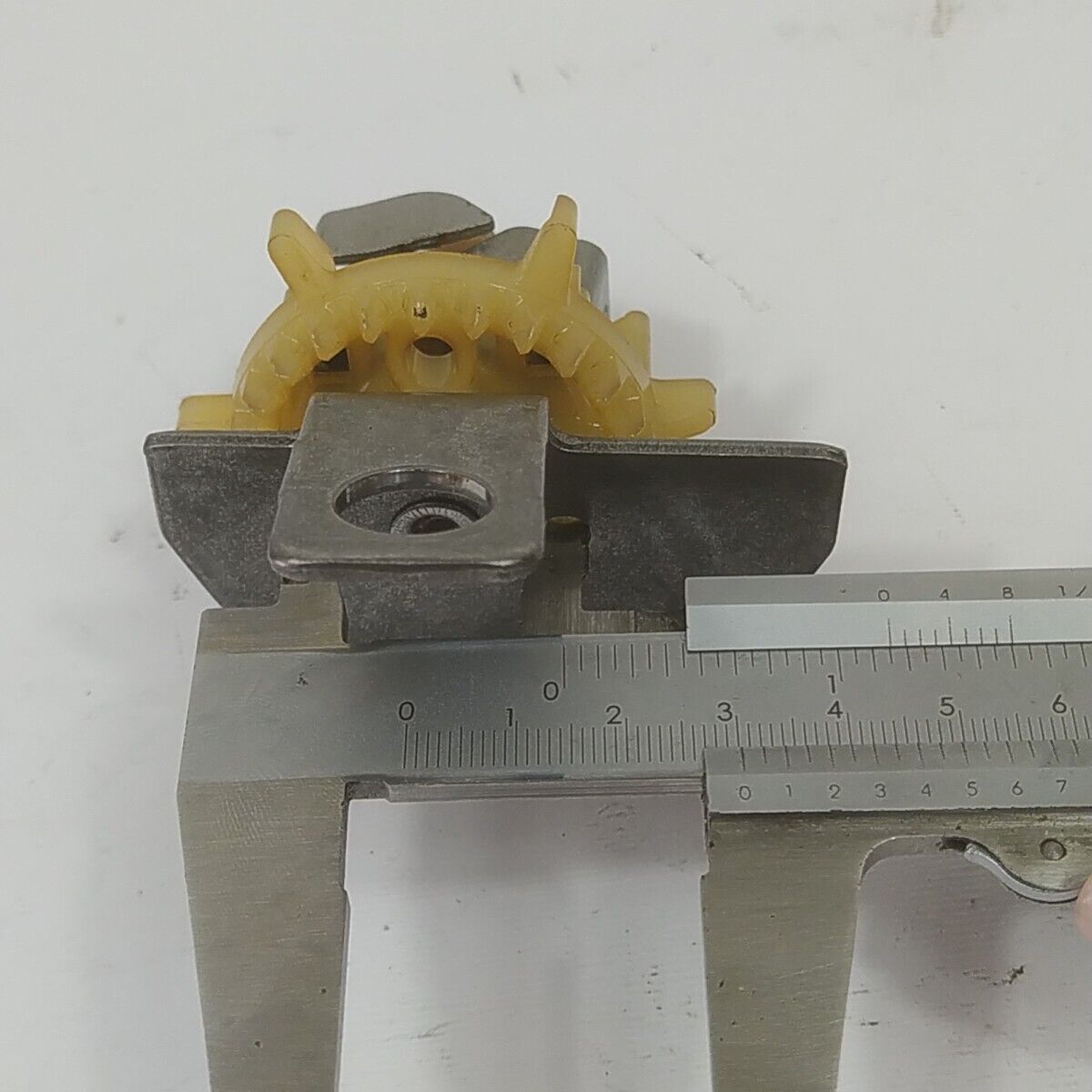 Ricambi valvola regolazione olio motore per rasaerba Briggs & Stratton 675 usato