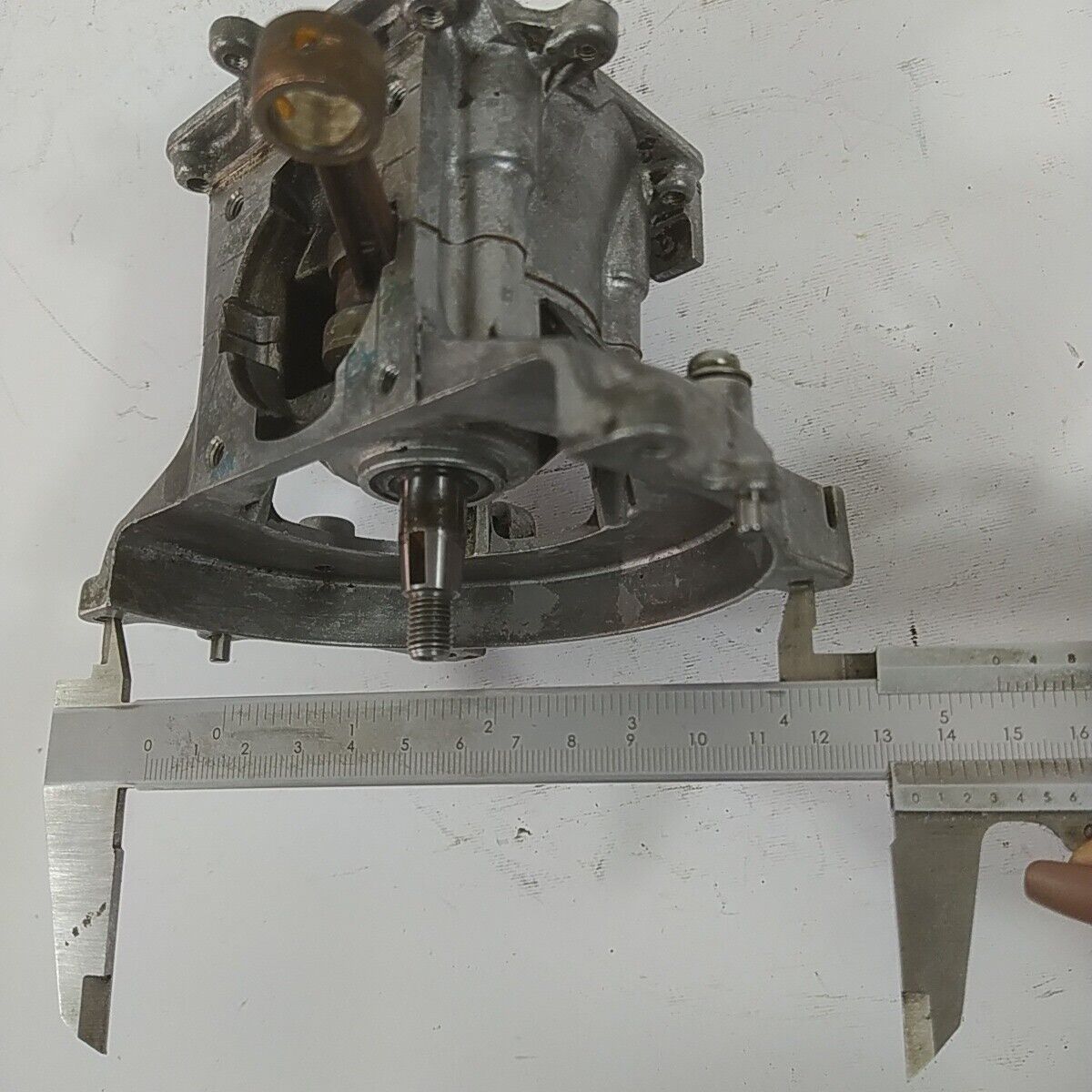 ricambio BASAMENTO CILINDRO ALBERO MOTORE usato decespugliatore KAWASAKI TD 33