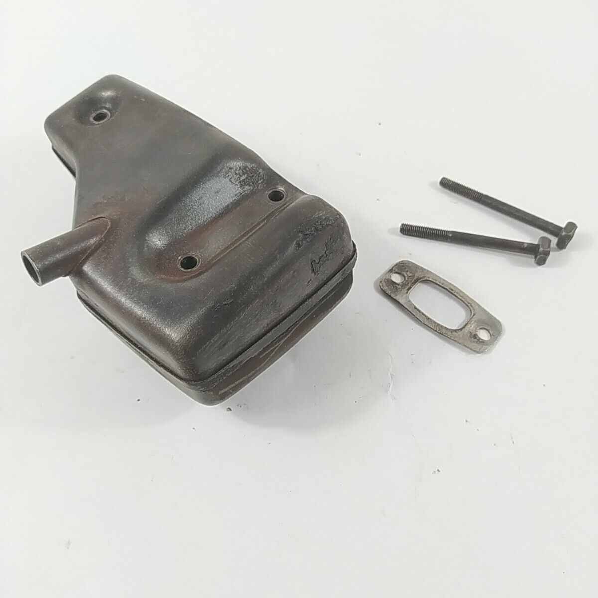 Ricambi per DECESPUGLIATORE HUSQVARNA 39 R usati MARMITTA TERMINALE DI SCARICO