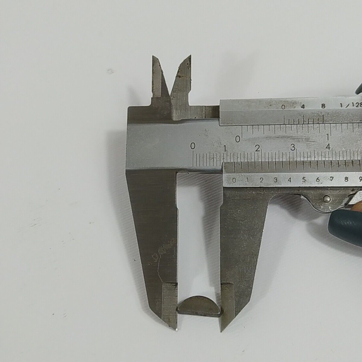 Ricambio usato DADO BULLONI FERMO ALBERO MOTORE decespugliatore MITSUBISHI T200