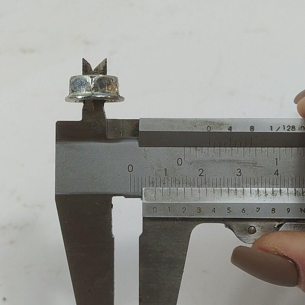 Ricambio DADO VOLANO ALBERO MOTORE per decespugliatore McCulloch 3800 usato