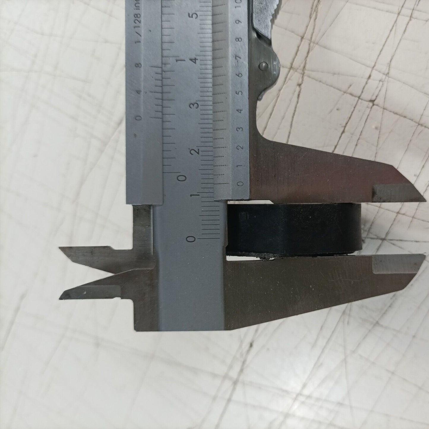 ricambio usato FLANGIA di ASPIRAZIONE CARBURATORE PER MOTOSEGA ALPINA PROF 45