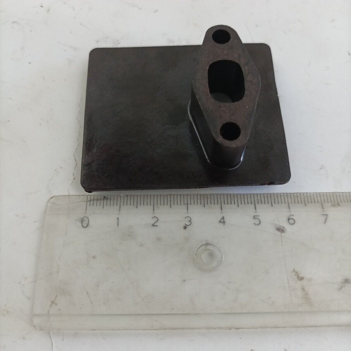 ricambio FLANGIA COLLETTORE CARBURATORE usato per decespugliatore KAWASAKI TD 33